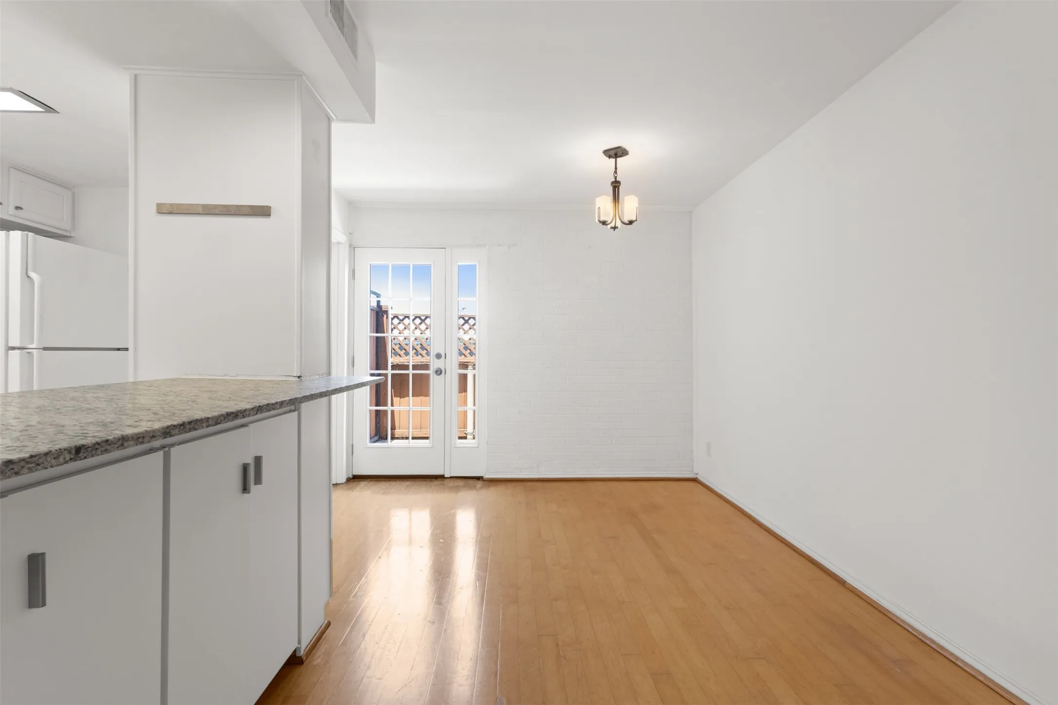 Condominium For Sale in Dallas County , 7801 Royal Lane, Dallas, Texas 75230, 1 Bedroom, 2 Bathroom, Garage spaces, 782 Sqft, built in 1965, mls#21349688, Real Estate Agent in Dallas, Homes For Sale in Dallas county, Homes For Sale in Dallas, Realtor in Dallas Texas, Real Estate Brokerage Independent Realty Texas, Luminita Cordes Realtor