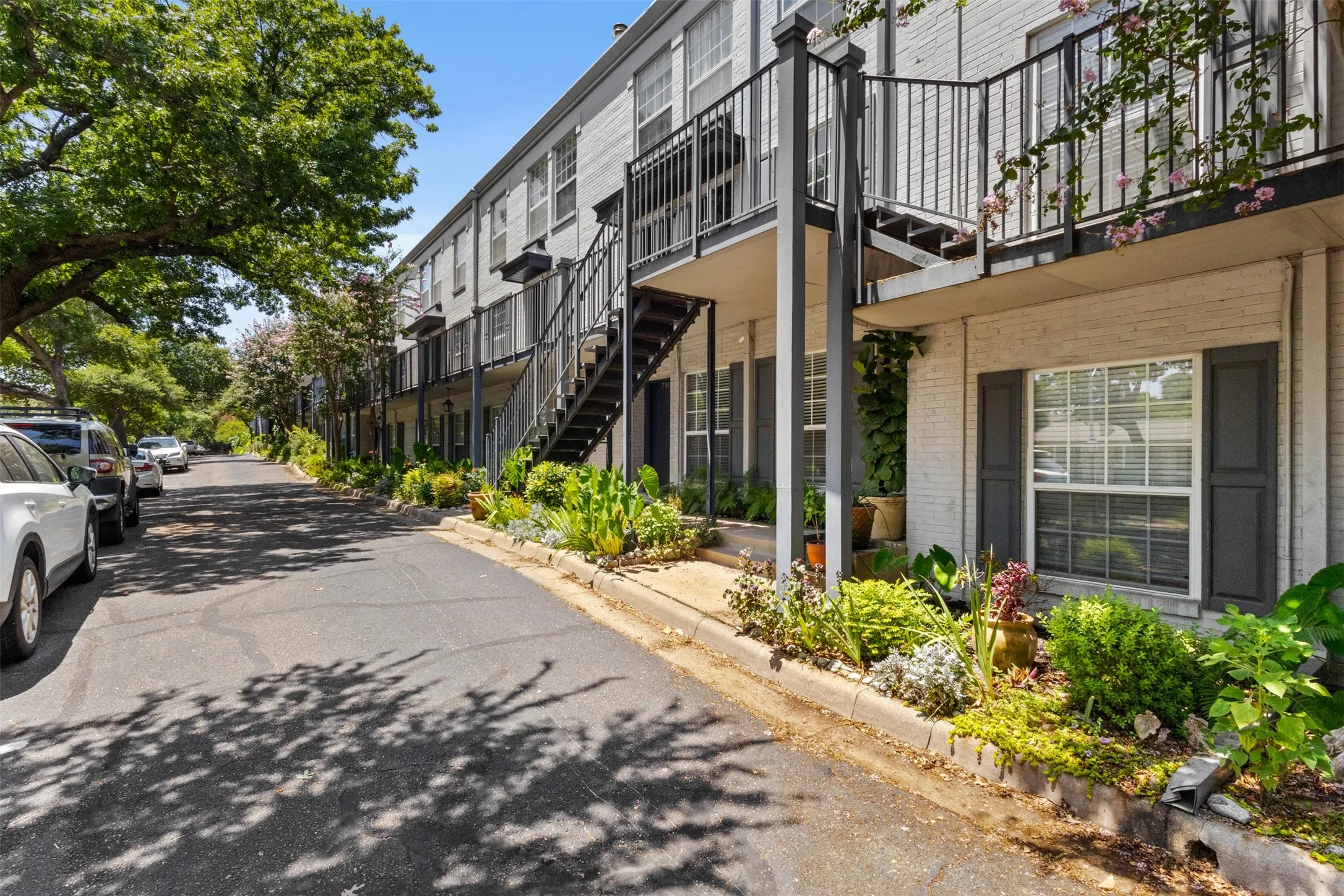 Condominium For Sale in Dallas County , 7801 Royal Lane, Dallas, Texas 75230, 1 Bedroom, 2 Bathroom, Garage spaces, 782 Sqft, built in 1965, mls#21349688, Real Estate Agent in Dallas, Homes For Sale in Dallas county, Homes For Sale in Dallas, Realtor in Dallas Texas, Real Estate Brokerage Independent Realty Texas, Luminita Cordes Realtor
