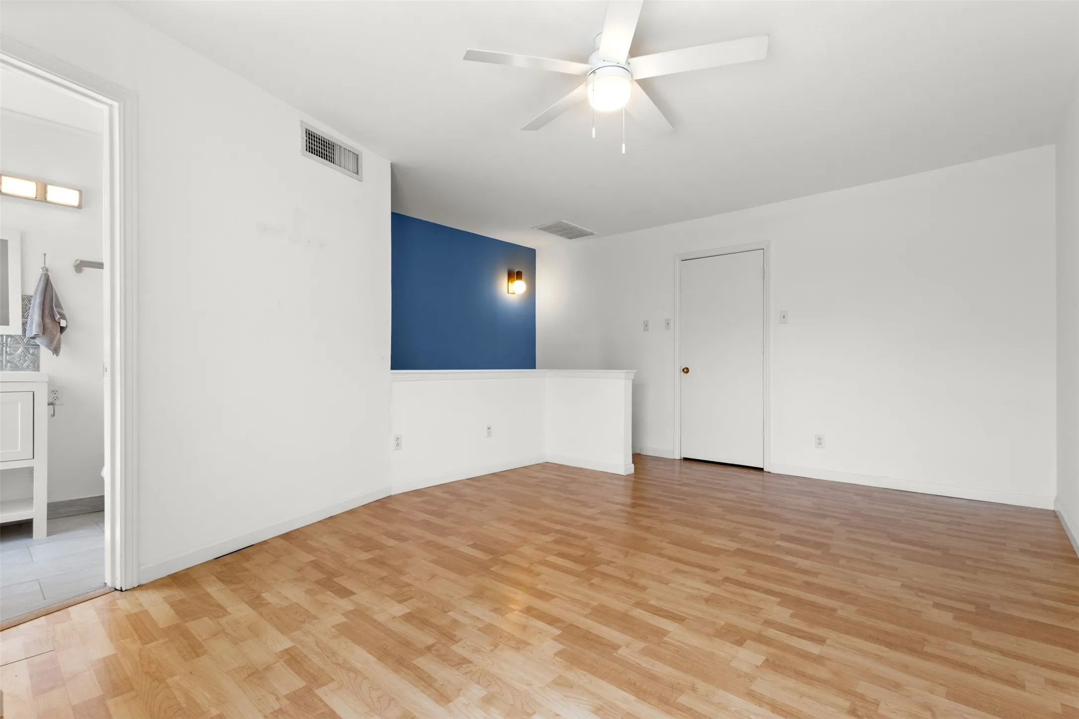 Condominium For Sale in Dallas County , 7801 Royal Lane, Dallas, Texas 75230, 1 Bedroom, 2 Bathroom, Garage spaces, 782 Sqft, built in 1965, mls#21349688, Real Estate Agent in Dallas, Homes For Sale in Dallas county, Homes For Sale in Dallas, Realtor in Dallas Texas, Real Estate Brokerage Independent Realty Texas, Luminita Cordes Realtor