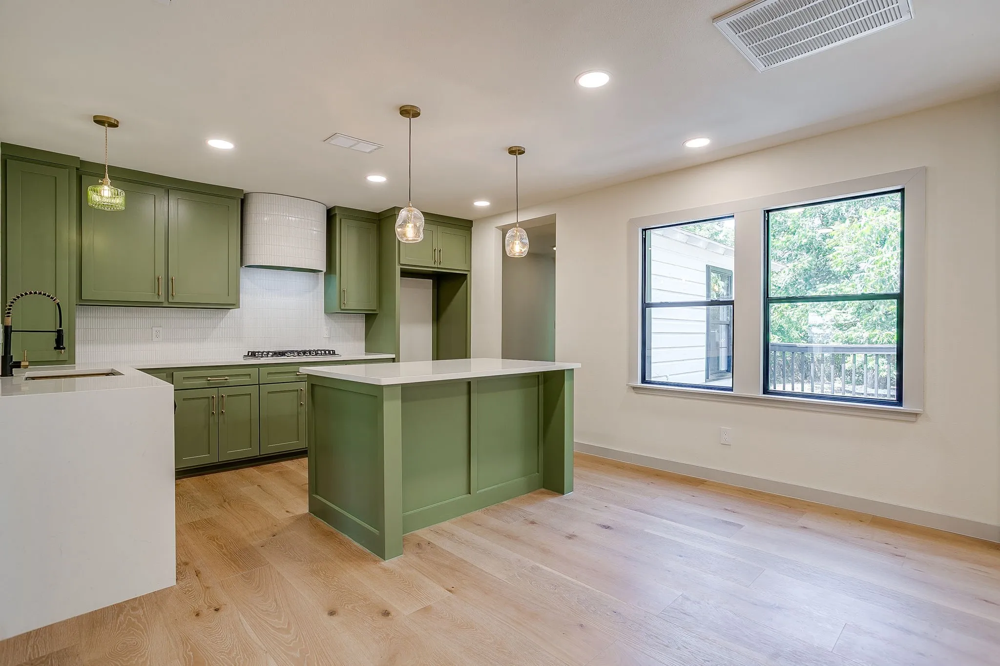 Single Family Residence For Sale in Tarrant County , 2704 W Biddison Street, Fort Worth, Texas 76109, 4 Bedroom, 3 Bathroom, Garage spaces, 1,458 Sqft, built in 1947, mls#21345608, Real Estate Agent in Fort Worth, Homes For Sale in Tarrant county, Homes For Sale in Fort Worth, Realtor in Fort Worth Texas, Real Estate Brokerage Independent Realty Texas, Luminita Cordes Realtor