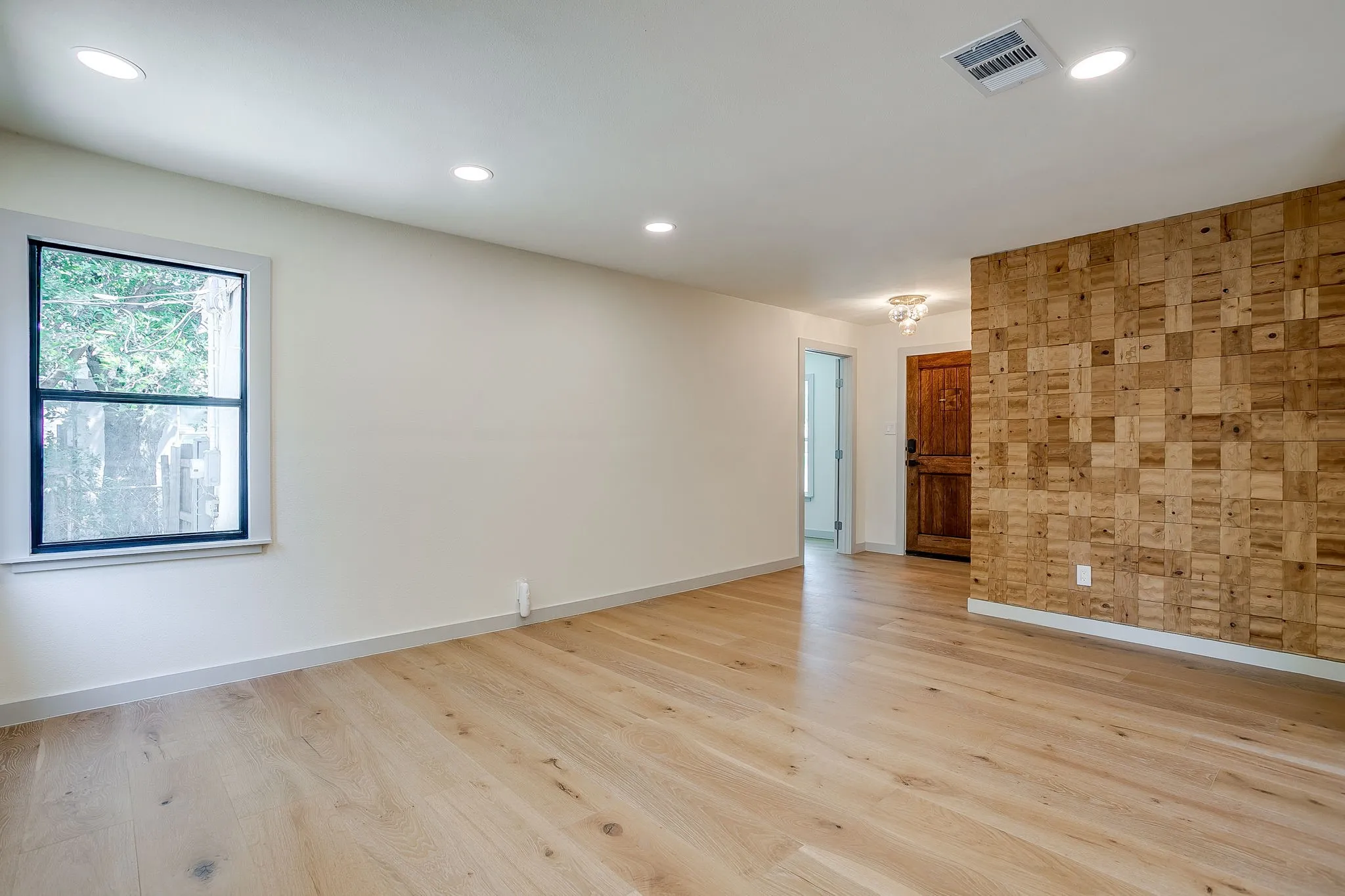 Single Family Residence For Sale in Tarrant County , 2704 W Biddison Street, Fort Worth, Texas 76109, 4 Bedroom, 3 Bathroom, Garage spaces, 1,458 Sqft, built in 1947, mls#21345608, Real Estate Agent in Fort Worth, Homes For Sale in Tarrant county, Homes For Sale in Fort Worth, Realtor in Fort Worth Texas, Real Estate Brokerage Independent Realty Texas, Luminita Cordes Realtor