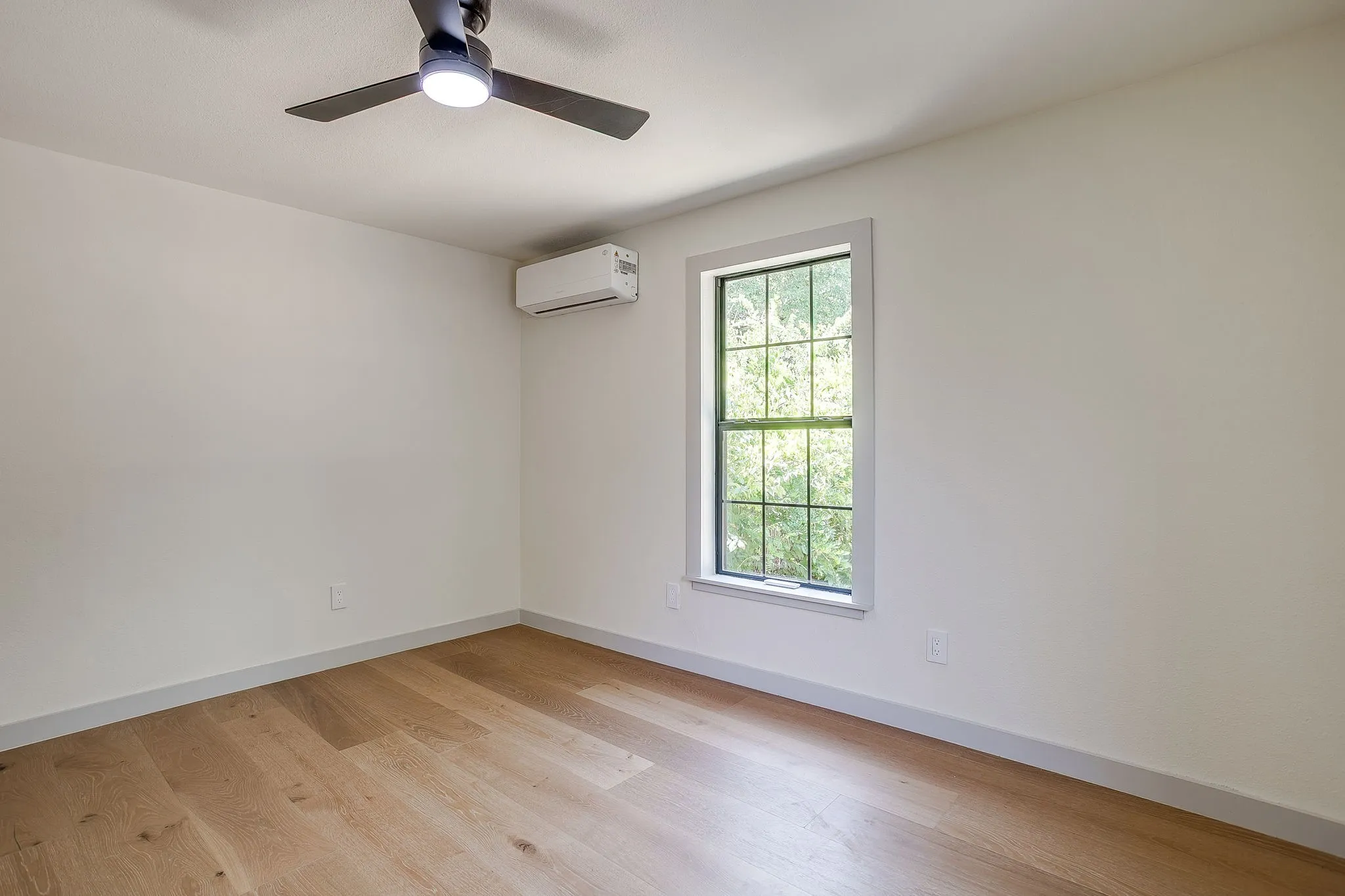 Single Family Residence For Sale in Tarrant County , 2704 W Biddison Street, Fort Worth, Texas 76109, 4 Bedroom, 3 Bathroom, Garage spaces, 1,458 Sqft, built in 1947, mls#21345608, Real Estate Agent in Fort Worth, Homes For Sale in Tarrant county, Homes For Sale in Fort Worth, Realtor in Fort Worth Texas, Real Estate Brokerage Independent Realty Texas, Luminita Cordes Realtor