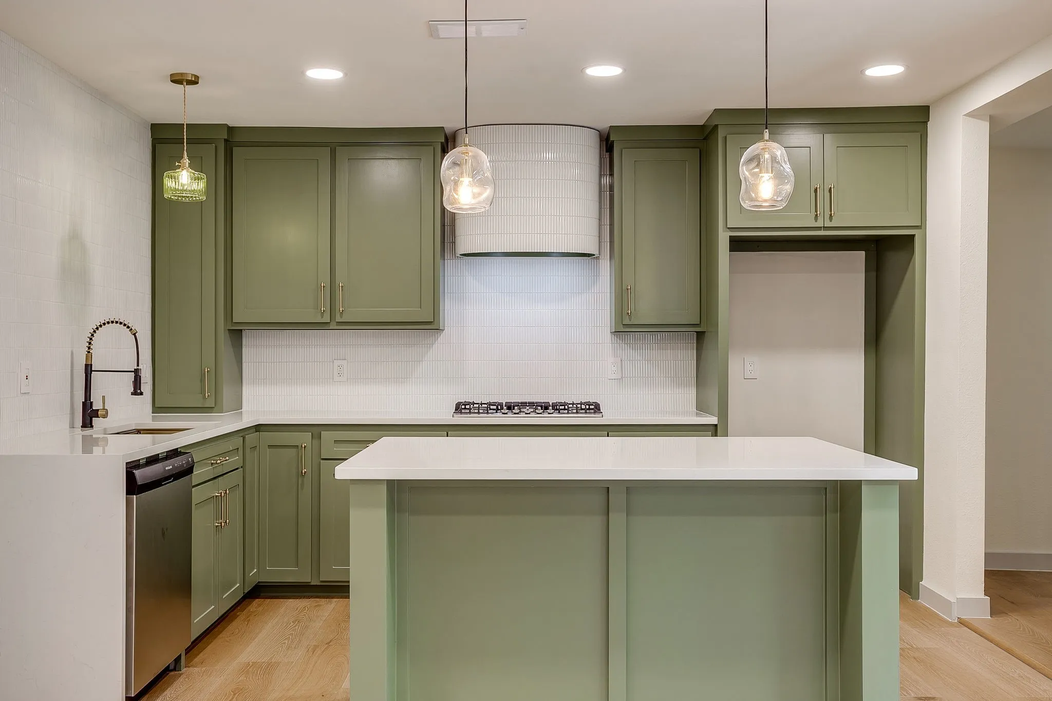 Single Family Residence For Sale in Tarrant County , 2704 W Biddison Street, Fort Worth, Texas 76109, 4 Bedroom, 3 Bathroom, Garage spaces, 1,458 Sqft, built in 1947, mls#21345608, Real Estate Agent in Fort Worth, Homes For Sale in Tarrant county, Homes For Sale in Fort Worth, Realtor in Fort Worth Texas, Real Estate Brokerage Independent Realty Texas, Luminita Cordes Realtor