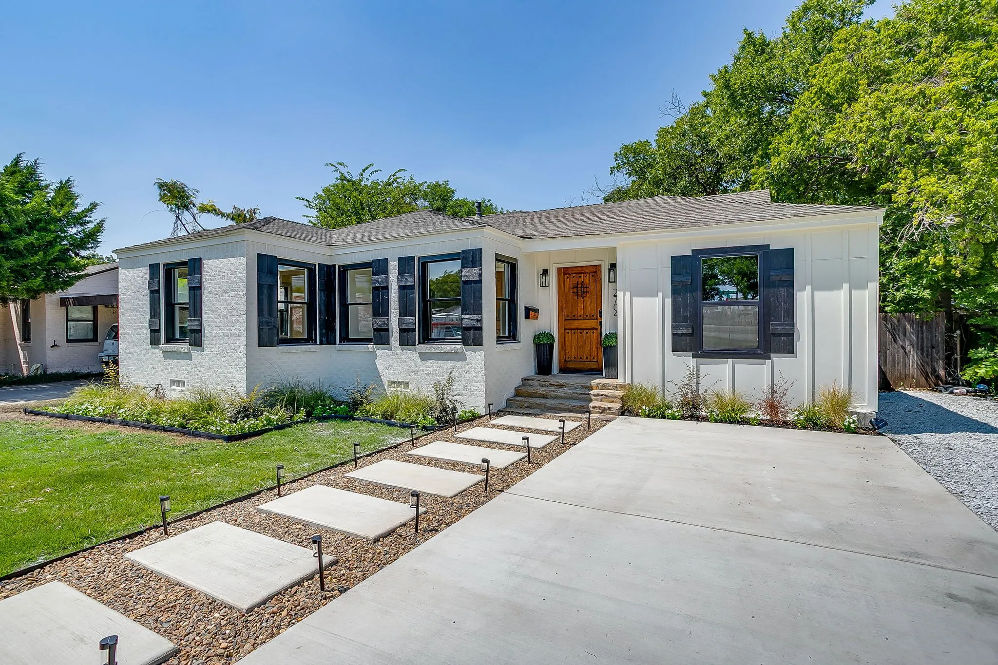 Single Family Residence For Sale in Tarrant County , 2704 W Biddison Street, Fort Worth, Texas 76109, 4 Bedroom, 3 Bathroom, Garage spaces, 1,458 Sqft, built in 1947, mls#21345608, Real Estate Agent in Fort Worth, Homes For Sale in Tarrant county, Homes For Sale in Fort Worth, Realtor in Fort Worth Texas, Real Estate Brokerage Independent Realty Texas, Luminita Cordes Realtor