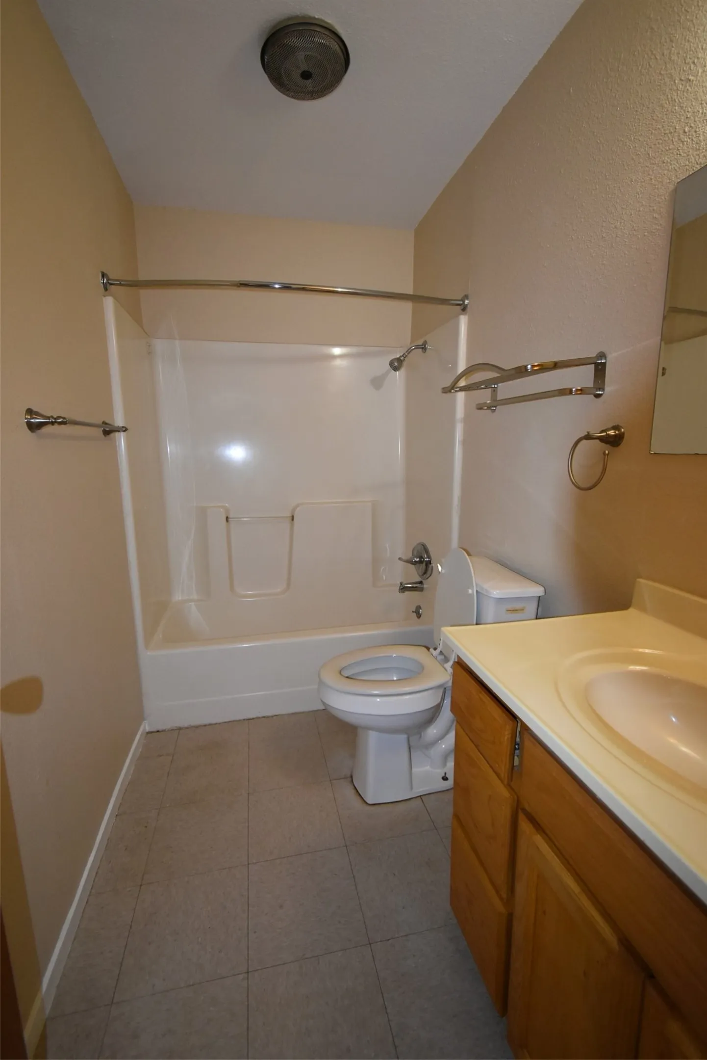 Duplex For Rent in Grayson County , 606 N Main Street A, Collinsville, Texas 76233, 2 Bedroom, 1 Bathroom, Garage spaces, 832 Sqft, built in 1996, mls#21350443, Real Estate Agent in Collinsville, Homes For Rent in Grayson county, Homes For Rent in Collinsville, Realtor in Collinsville Texas, Real Estate Brokerage Independent Realty Texas, Luminita Cordes Realtor