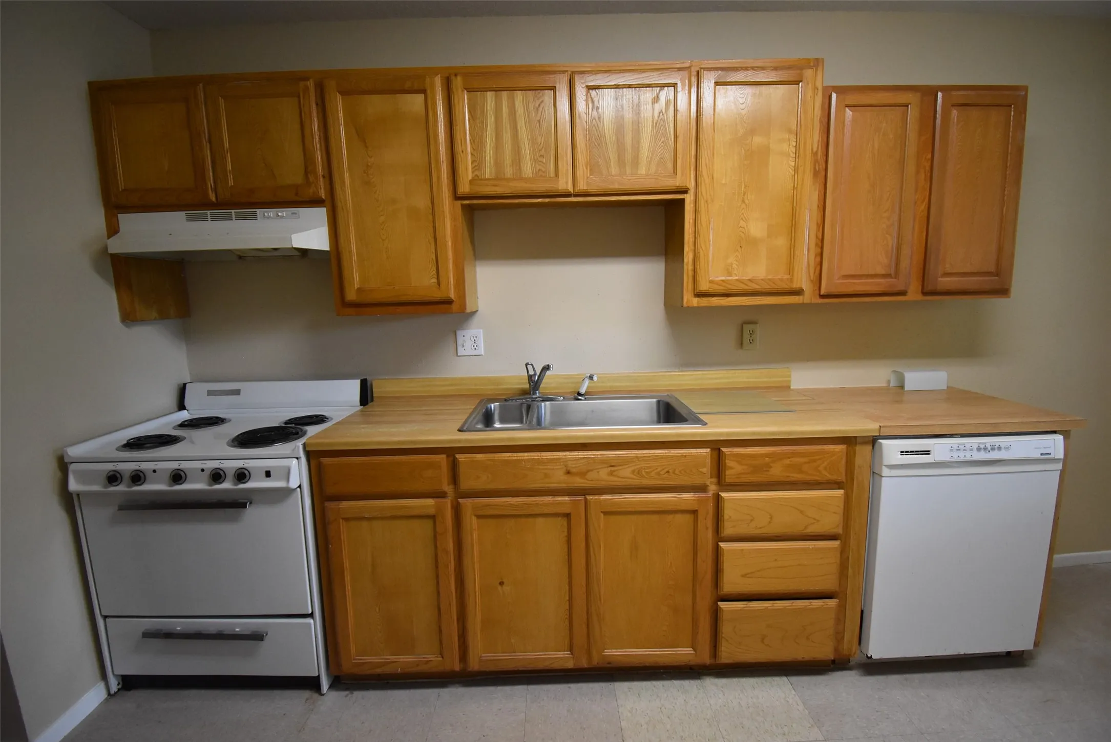 Duplex For Rent in Grayson County , 606 N Main Street A, Collinsville, Texas 76233, 2 Bedroom, 1 Bathroom, Garage spaces, 832 Sqft, built in 1996, mls#21350443, Real Estate Agent in Collinsville, Homes For Rent in Grayson county, Homes For Rent in Collinsville, Realtor in Collinsville Texas, Real Estate Brokerage Independent Realty Texas, Luminita Cordes Realtor