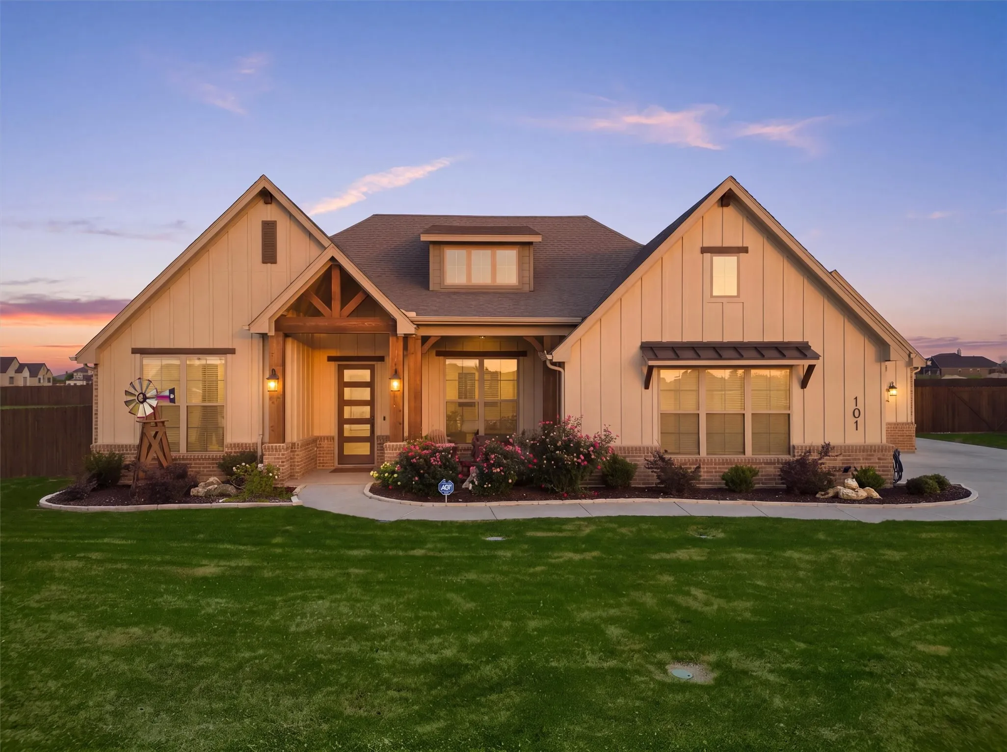 Single Family Residence For Sale in Johnson County , 101 Howling Court, Godley, Texas 76044, 3 Bedroom, 2 Bathroom, 3 Garage spaces, 2,396 Sqft, built in 2024, mls#21349410, Real Estate Agent in Godley, Homes For Sale in Johnson county, Homes For Sale in Godley, Realtor in Godley Texas, Real Estate Brokerage Independent Realty Texas, Luminita Cordes Realtor