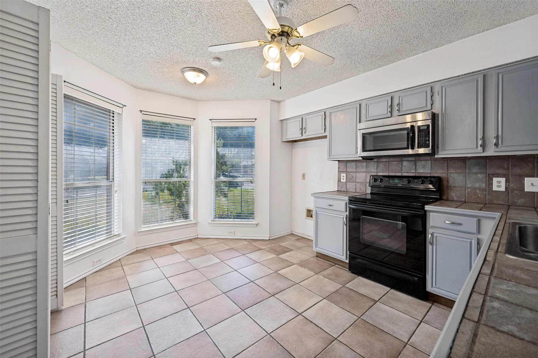 Single Family Residence For Rent in Tarrant County , 9008 Topperwind Court, Fort Worth, Texas 76134, 3 Bedroom, 2 Bathroom, 2 Garage spaces, 1,511 Sqft, built in 1987, mls#21350445, Real Estate Agent in Fort Worth, Homes For Rent in Tarrant county, Homes For Rent in Fort Worth, Realtor in Fort Worth Texas, Real Estate Brokerage Independent Realty Texas, Luminita Cordes Realtor