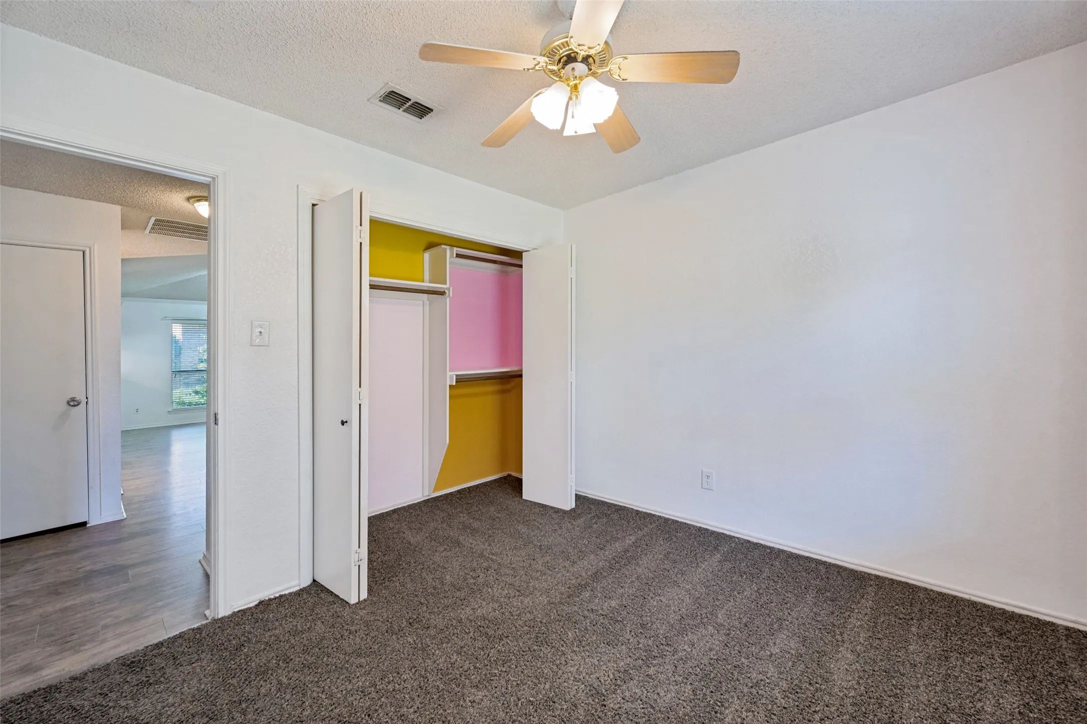 Single Family Residence For Rent in Tarrant County , 9008 Topperwind Court, Fort Worth, Texas 76134, 3 Bedroom, 2 Bathroom, 2 Garage spaces, 1,511 Sqft, built in 1987, mls#21350445, Real Estate Agent in Fort Worth, Homes For Rent in Tarrant county, Homes For Rent in Fort Worth, Realtor in Fort Worth Texas, Real Estate Brokerage Independent Realty Texas, Luminita Cordes Realtor