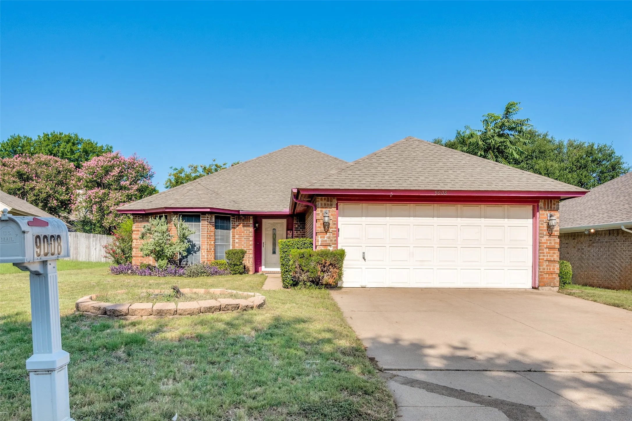 Single Family Residence For Rent in Tarrant County , 9008 Topperwind Court, Fort Worth, Texas 76134, 3 Bedroom, 2 Bathroom, 2 Garage spaces, 1,511 Sqft, built in 1987, mls#21350445, Real Estate Agent in Fort Worth, Homes For Rent in Tarrant county, Homes For Rent in Fort Worth, Realtor in Fort Worth Texas, Real Estate Brokerage Independent Realty Texas, Luminita Cordes Realtor