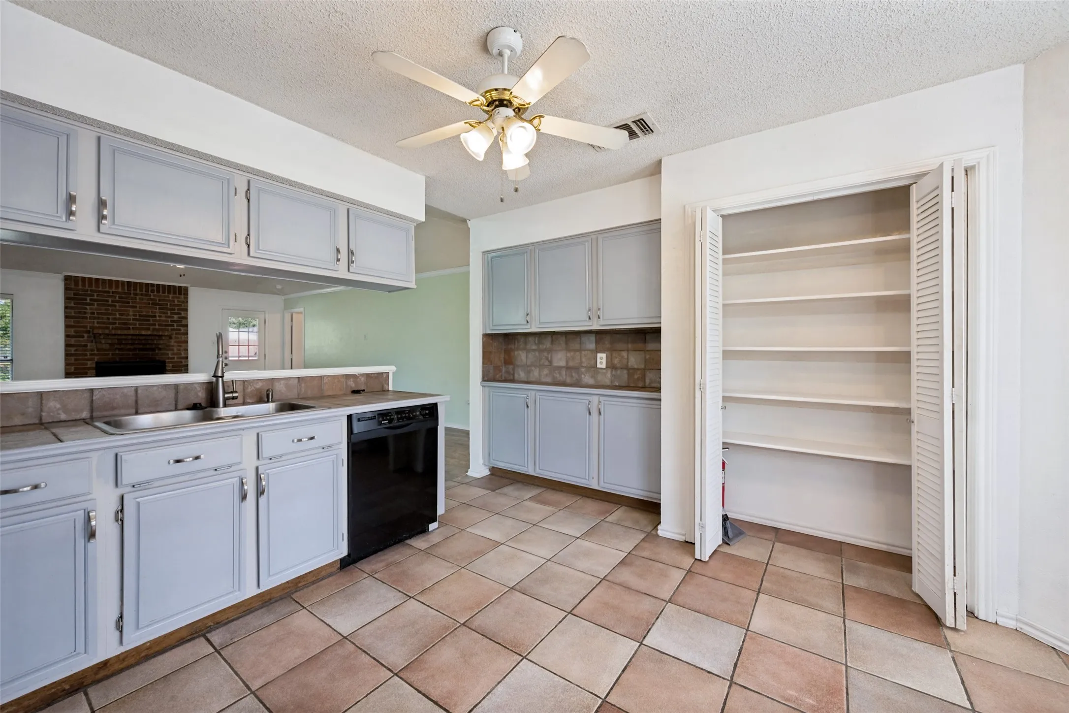 Single Family Residence For Rent in Tarrant County , 9008 Topperwind Court, Fort Worth, Texas 76134, 3 Bedroom, 2 Bathroom, 2 Garage spaces, 1,511 Sqft, built in 1987, mls#21350445, Real Estate Agent in Fort Worth, Homes For Rent in Tarrant county, Homes For Rent in Fort Worth, Realtor in Fort Worth Texas, Real Estate Brokerage Independent Realty Texas, Luminita Cordes Realtor