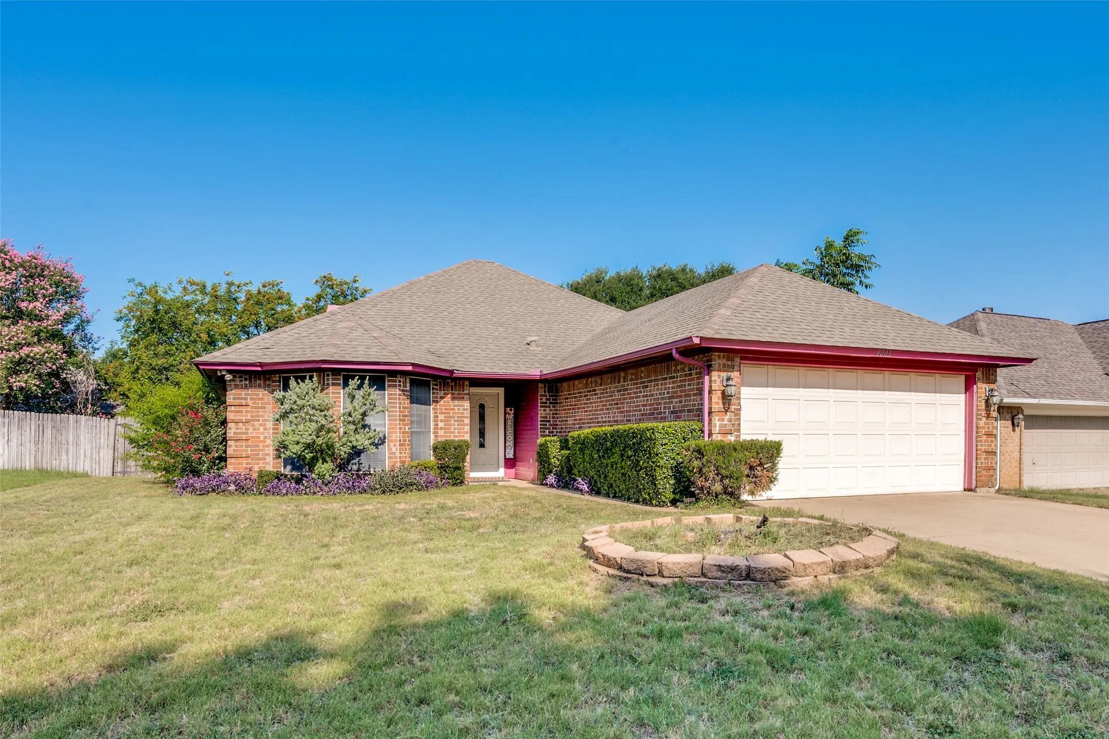 Single Family Residence For Rent in Tarrant County , 9008 Topperwind Court, Fort Worth, Texas 76134, 3 Bedroom, 2 Bathroom, 2 Garage spaces, 1,511 Sqft, built in 1987, mls#21350445, Real Estate Agent in Fort Worth, Homes For Rent in Tarrant county, Homes For Rent in Fort Worth, Realtor in Fort Worth Texas, Real Estate Brokerage Independent Realty Texas, Luminita Cordes Realtor