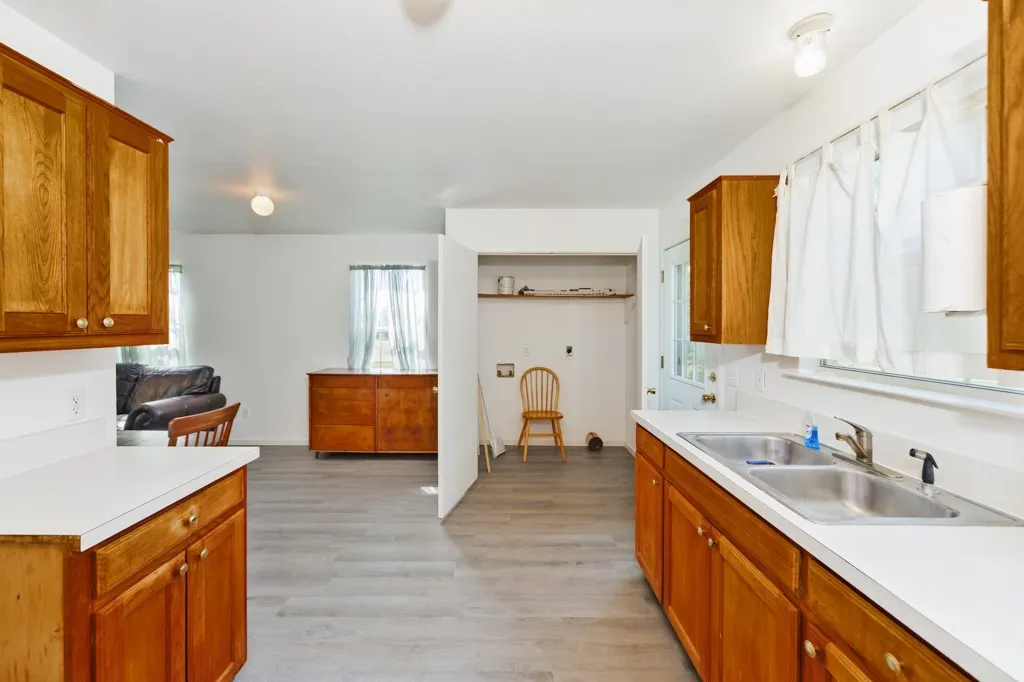 Single Family Residence For Sale in Montague County , 304 Missouri Street, Bowie, Texas 76230, 2 Bedroom, 1 Bathroom, Garage spaces, 1,024 Sqft, built in 2010, mls#21350449, Real Estate Agent in Bowie, Homes For Sale in Montague county, Homes For Sale in Bowie, Realtor in Bowie Texas, Real Estate Brokerage Independent Realty Texas, Luminita Cordes Realtor