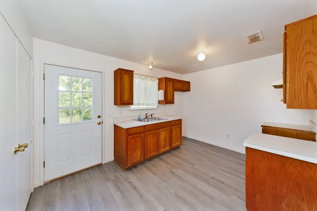 Single Family Residence For Sale in Montague County , 304 Missouri Street, Bowie, Texas 76230, 2 Bedroom, 1 Bathroom, Garage spaces, 1,024 Sqft, built in 2010, mls#21350449, Real Estate Agent in Bowie, Homes For Sale in Montague county, Homes For Sale in Bowie, Realtor in Bowie Texas, Real Estate Brokerage Independent Realty Texas, Luminita Cordes Realtor