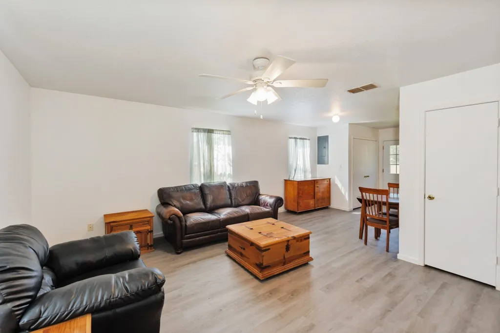 Single Family Residence For Sale in Montague County , 304 Missouri Street, Bowie, Texas 76230, 2 Bedroom, 1 Bathroom, Garage spaces, 1,024 Sqft, built in 2010, mls#21350449, Real Estate Agent in Bowie, Homes For Sale in Montague county, Homes For Sale in Bowie, Realtor in Bowie Texas, Real Estate Brokerage Independent Realty Texas, Luminita Cordes Realtor