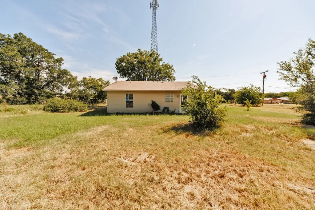 Single Family Residence For Sale in Montague County , 304 Missouri Street, Bowie, Texas 76230, 2 Bedroom, 1 Bathroom, Garage spaces, 1,024 Sqft, built in 2010, mls#21350449, Real Estate Agent in Bowie, Homes For Sale in Montague county, Homes For Sale in Bowie, Realtor in Bowie Texas, Real Estate Brokerage Independent Realty Texas, Luminita Cordes Realtor