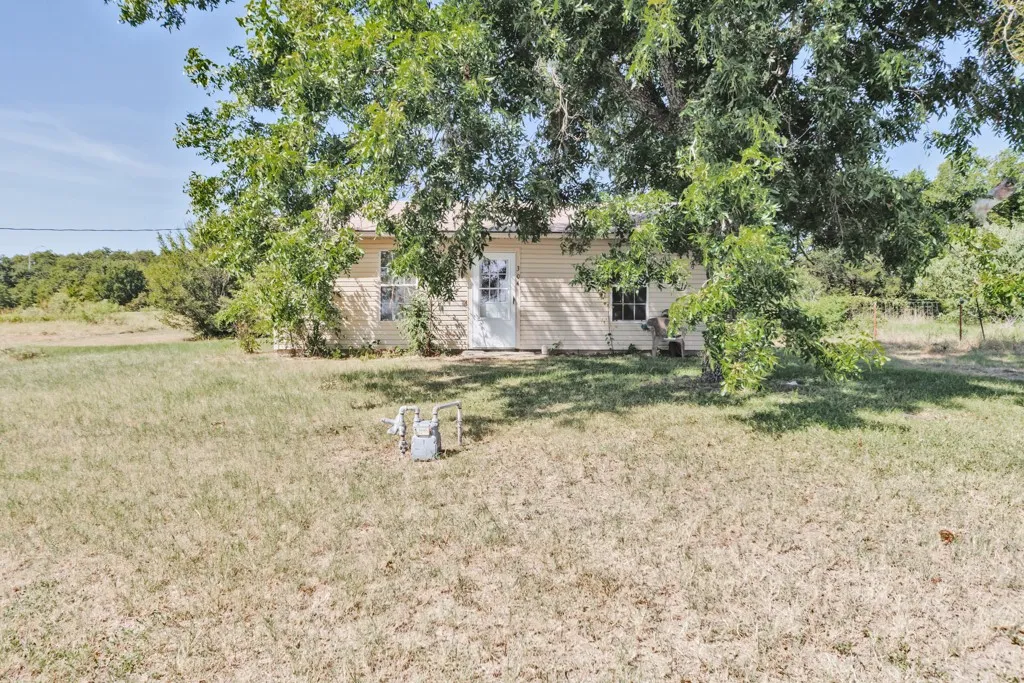 Single Family Residence For Sale in Montague County , 304 Missouri Street, Bowie, Texas 76230, 2 Bedroom, 1 Bathroom, Garage spaces, 1,024 Sqft, built in 2010, mls#21350449, Real Estate Agent in Bowie, Homes For Sale in Montague county, Homes For Sale in Bowie, Realtor in Bowie Texas, Real Estate Brokerage Independent Realty Texas, Luminita Cordes Realtor