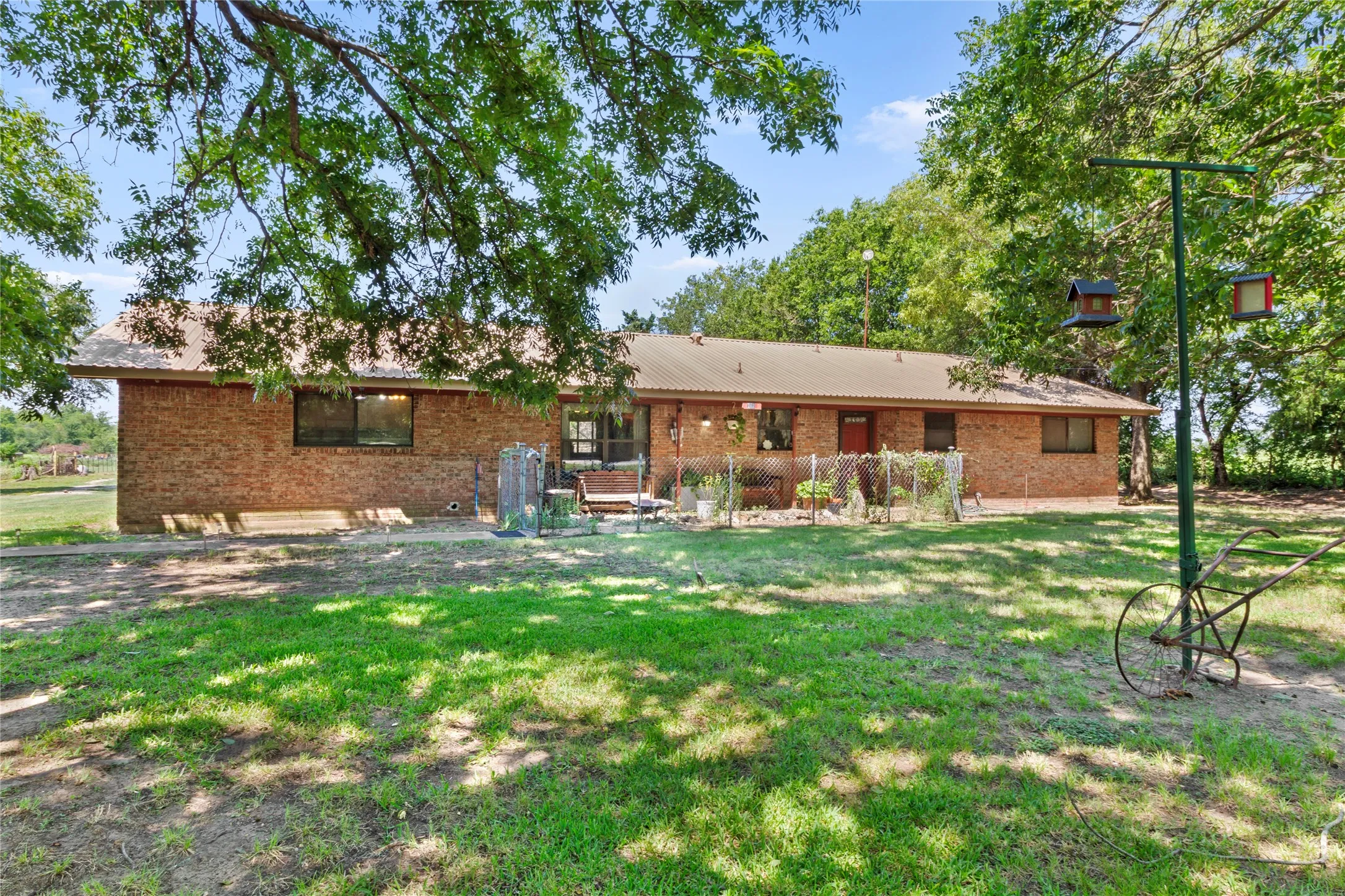 Single Family Residence For Sale in Navarro County , 7420 SW County Road 2030, Purdon, Texas 76679, 4 Bedroom, 2 Bathroom, 4 Garage spaces, 1,970 Sqft, built in 1967, mls#21350457, Real Estate Agent in Purdon, Homes For Sale in Navarro county, Homes For Sale in Purdon, Realtor in Purdon Texas, Real Estate Brokerage Independent Realty Texas, Luminita Cordes Realtor