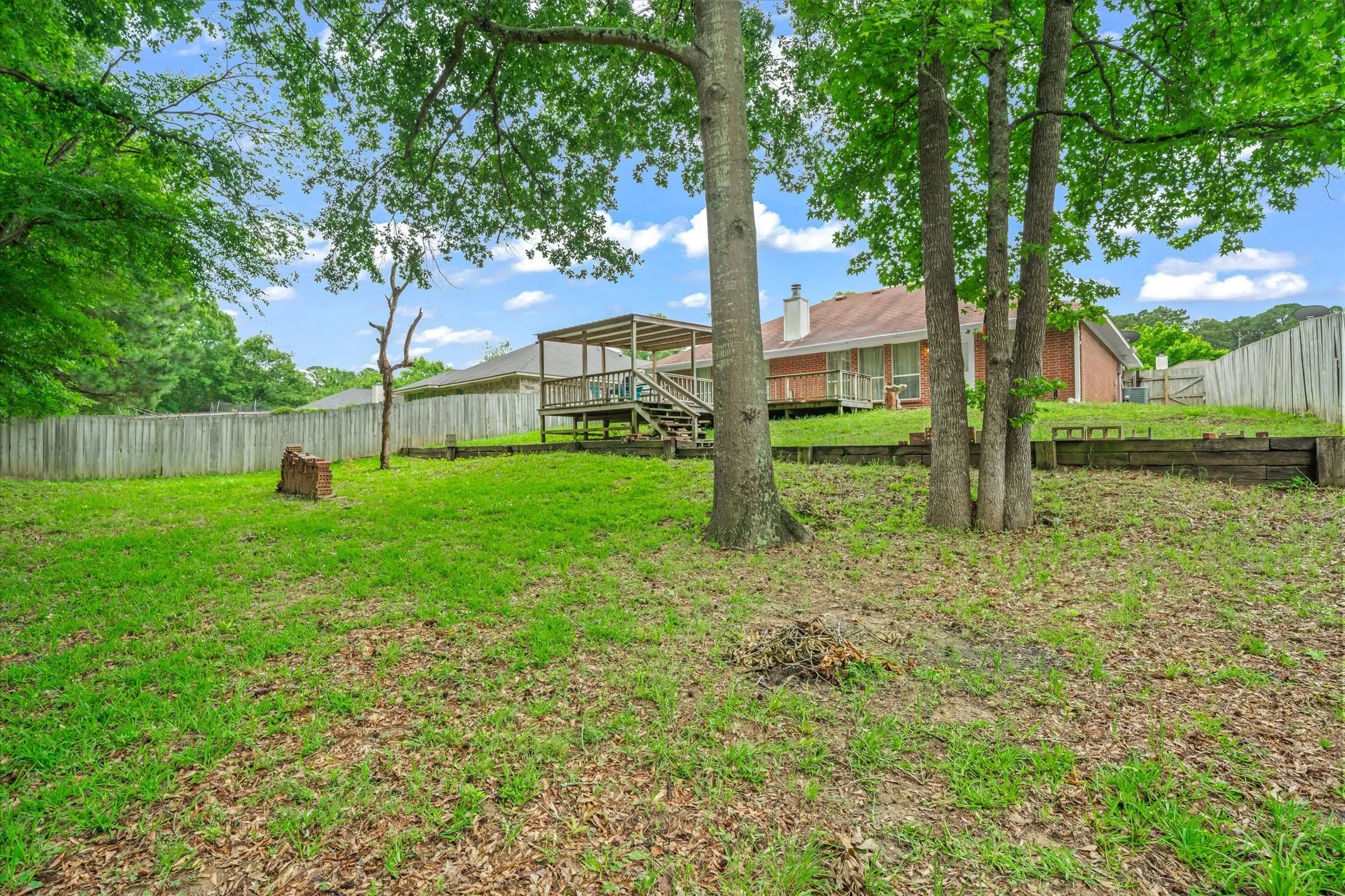 Single Family Residence For Sale in Smith County , 341 Frederick Circle, Flint, Texas 75762, 3 Bedroom, 2 Bathroom, 2 Garage spaces, 1,606 Sqft, built in 2001, mls#21350458, Real Estate Agent in Flint, Homes For Sale in Smith county, Homes For Sale in Flint, Realtor in Flint Texas, Real Estate Brokerage Independent Realty Texas, Luminita Cordes Realtor