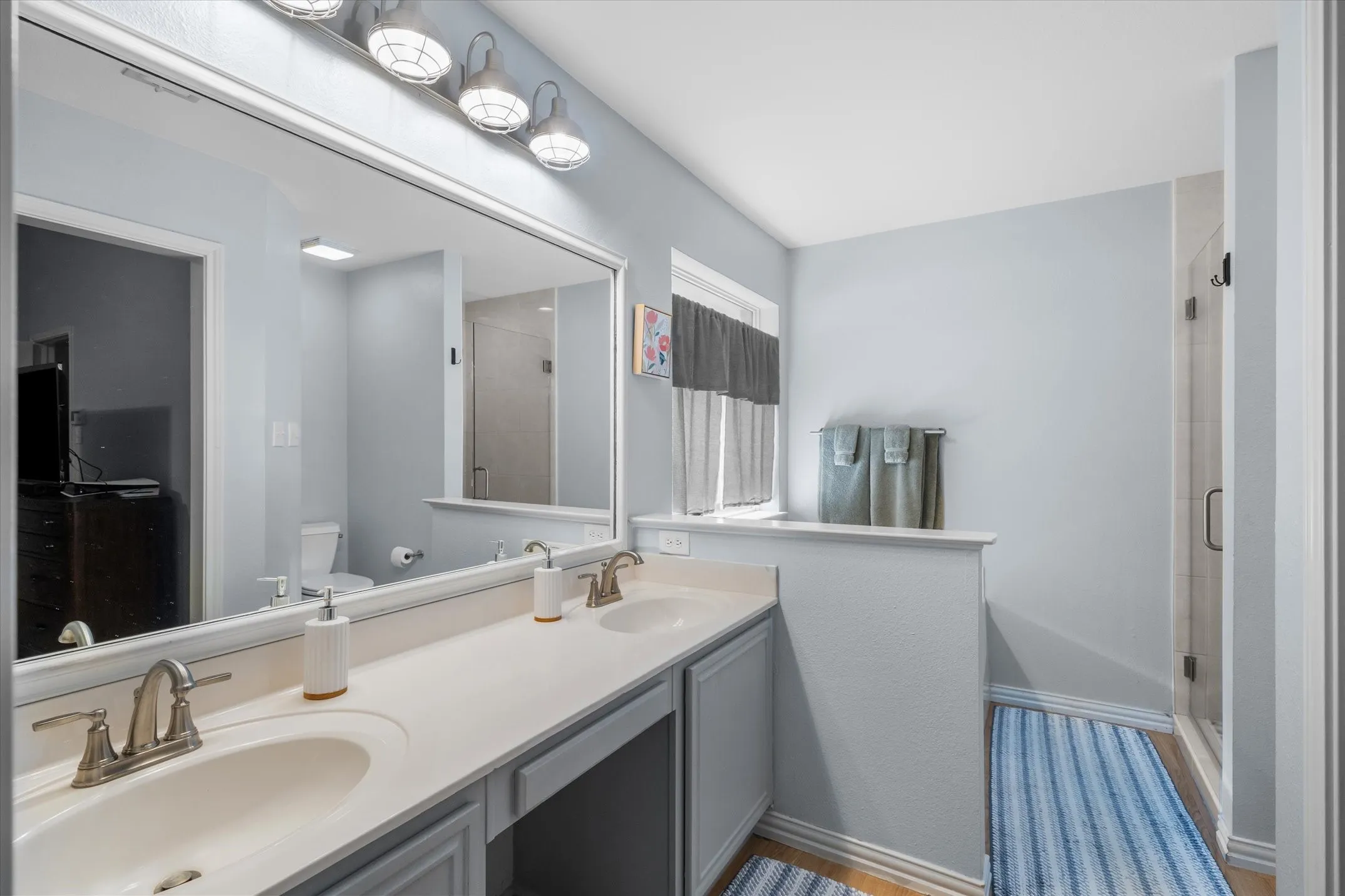 Single Family Residence For Sale in Smith County , 341 Frederick Circle, Flint, Texas 75762, 3 Bedroom, 2 Bathroom, 2 Garage spaces, 1,606 Sqft, built in 2001, mls#21350458, Real Estate Agent in Flint, Homes For Sale in Smith county, Homes For Sale in Flint, Realtor in Flint Texas, Real Estate Brokerage Independent Realty Texas, Luminita Cordes Realtor