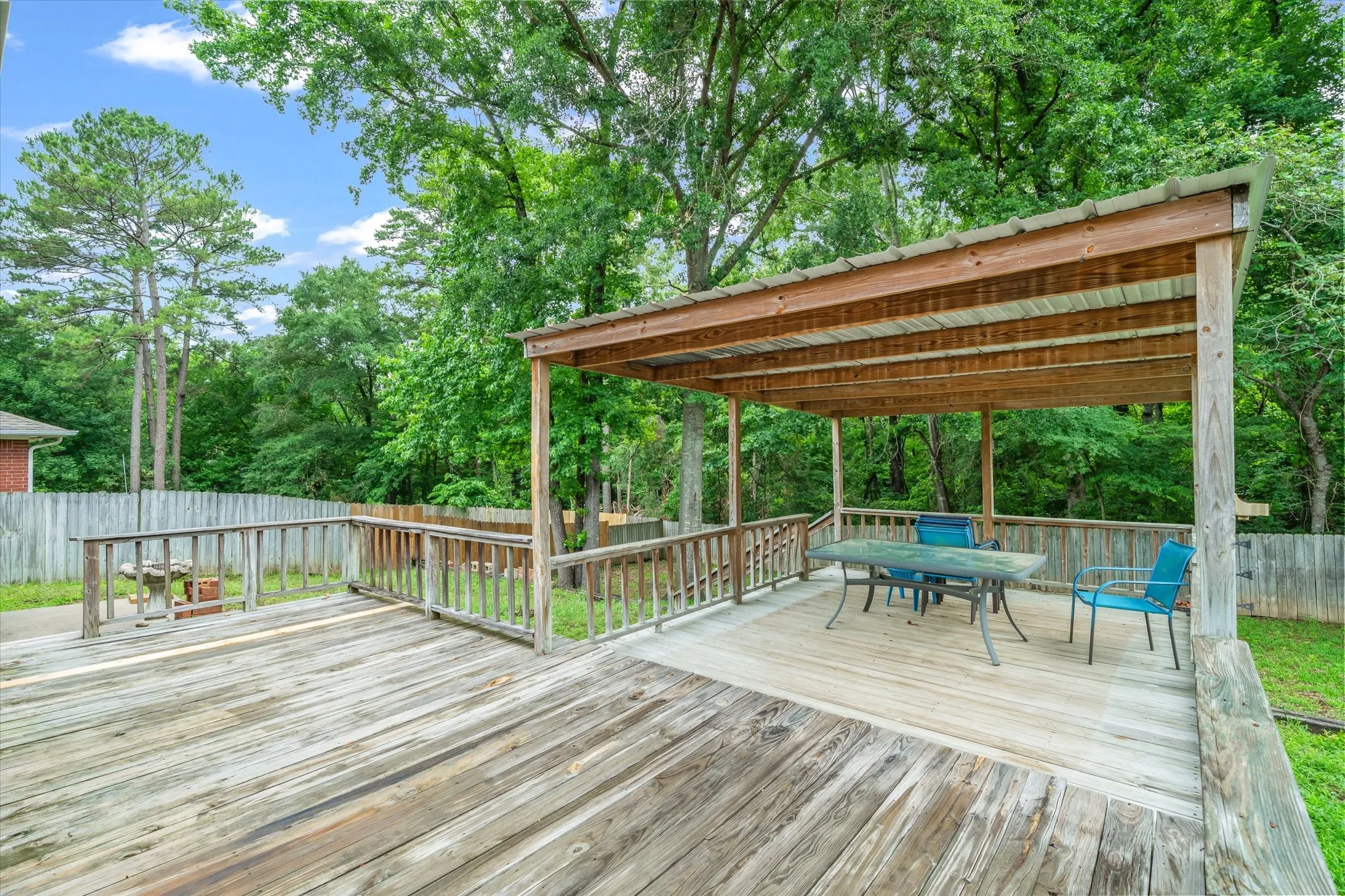 Single Family Residence For Sale in Smith County , 341 Frederick Circle, Flint, Texas 75762, 3 Bedroom, 2 Bathroom, 2 Garage spaces, 1,606 Sqft, built in 2001, mls#21350458, Real Estate Agent in Flint, Homes For Sale in Smith county, Homes For Sale in Flint, Realtor in Flint Texas, Real Estate Brokerage Independent Realty Texas, Luminita Cordes Realtor