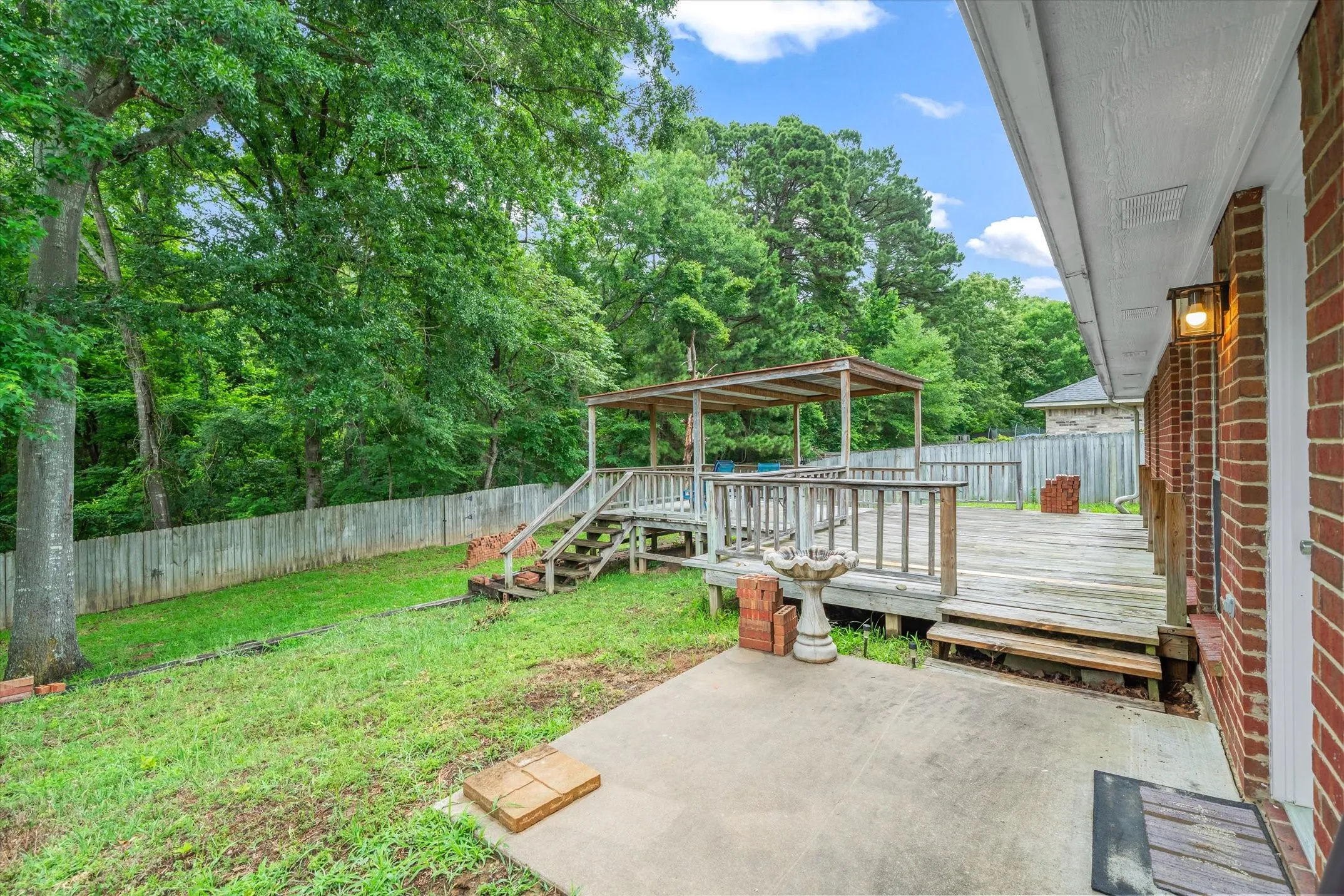Single Family Residence For Sale in Smith County , 341 Frederick Circle, Flint, Texas 75762, 3 Bedroom, 2 Bathroom, 2 Garage spaces, 1,606 Sqft, built in 2001, mls#21350458, Real Estate Agent in Flint, Homes For Sale in Smith county, Homes For Sale in Flint, Realtor in Flint Texas, Real Estate Brokerage Independent Realty Texas, Luminita Cordes Realtor