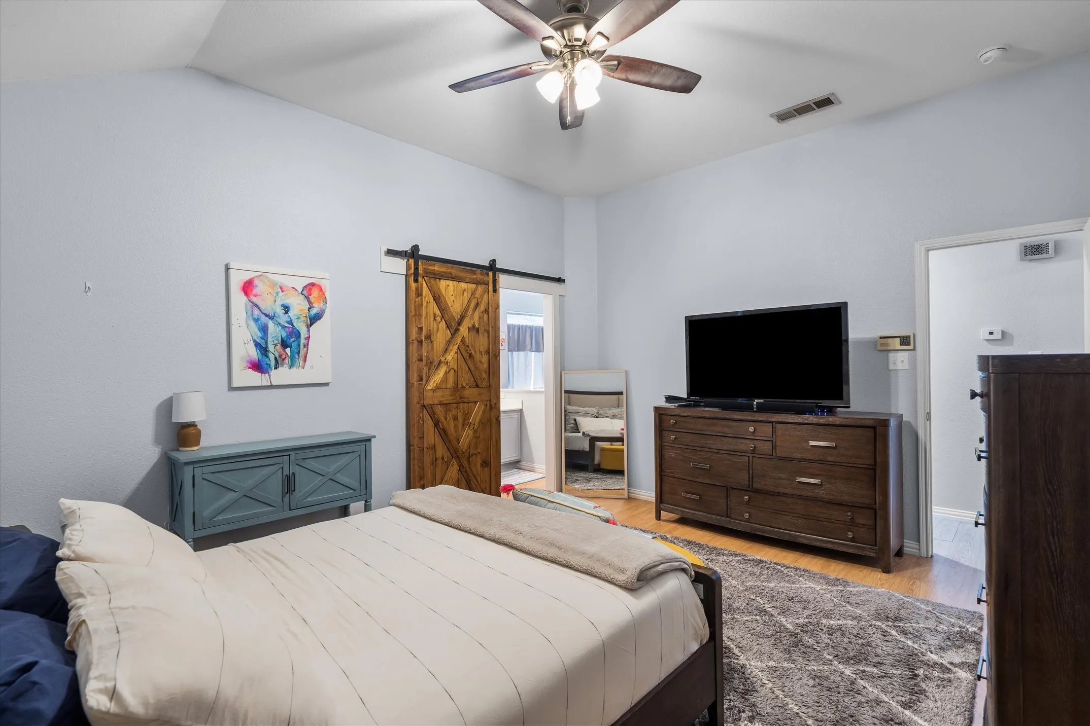 Single Family Residence For Sale in Smith County , 341 Frederick Circle, Flint, Texas 75762, 3 Bedroom, 2 Bathroom, 2 Garage spaces, 1,606 Sqft, built in 2001, mls#21350458, Real Estate Agent in Flint, Homes For Sale in Smith county, Homes For Sale in Flint, Realtor in Flint Texas, Real Estate Brokerage Independent Realty Texas, Luminita Cordes Realtor