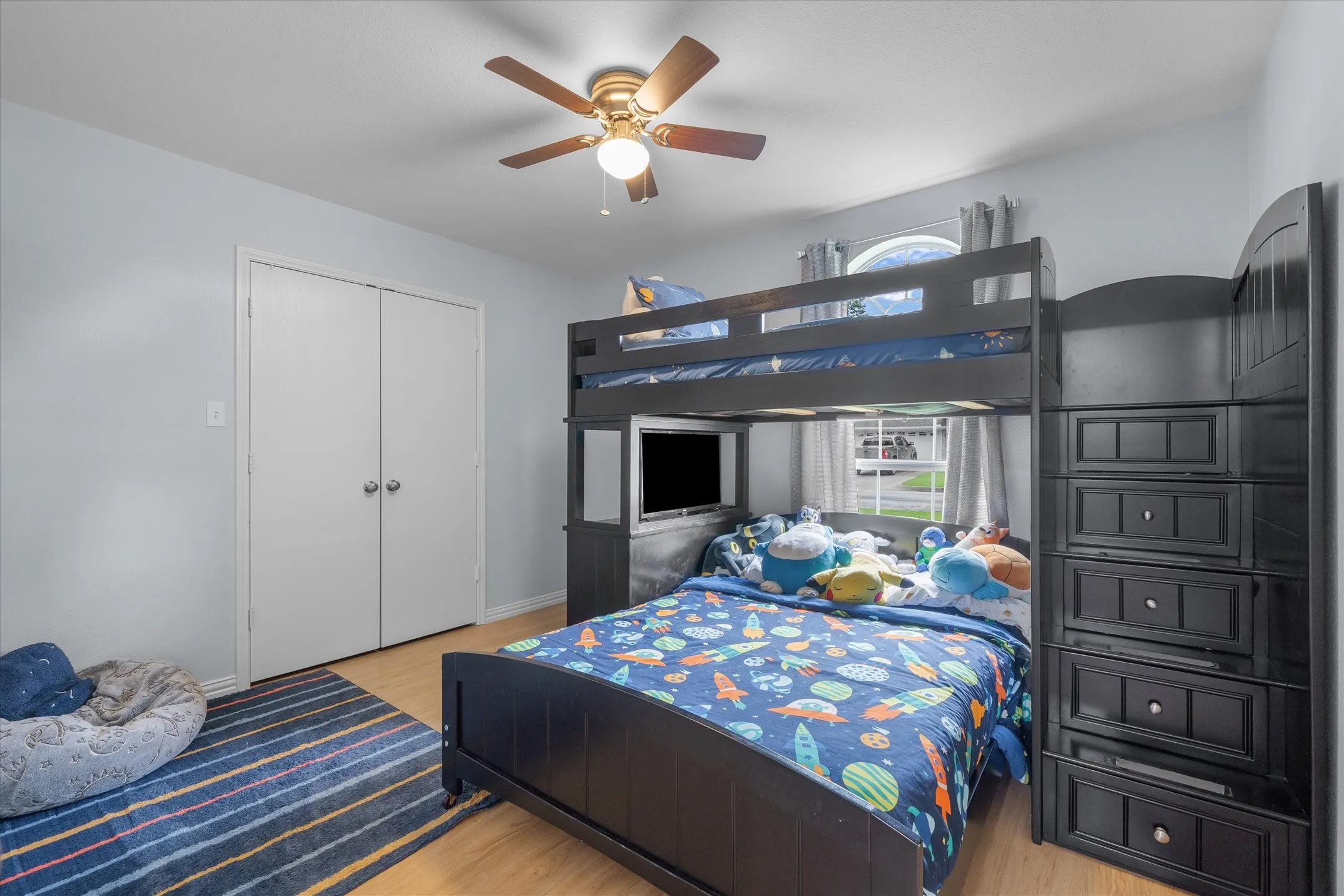 Single Family Residence For Sale in Smith County , 341 Frederick Circle, Flint, Texas 75762, 3 Bedroom, 2 Bathroom, 2 Garage spaces, 1,606 Sqft, built in 2001, mls#21350458, Real Estate Agent in Flint, Homes For Sale in Smith county, Homes For Sale in Flint, Realtor in Flint Texas, Real Estate Brokerage Independent Realty Texas, Luminita Cordes Realtor