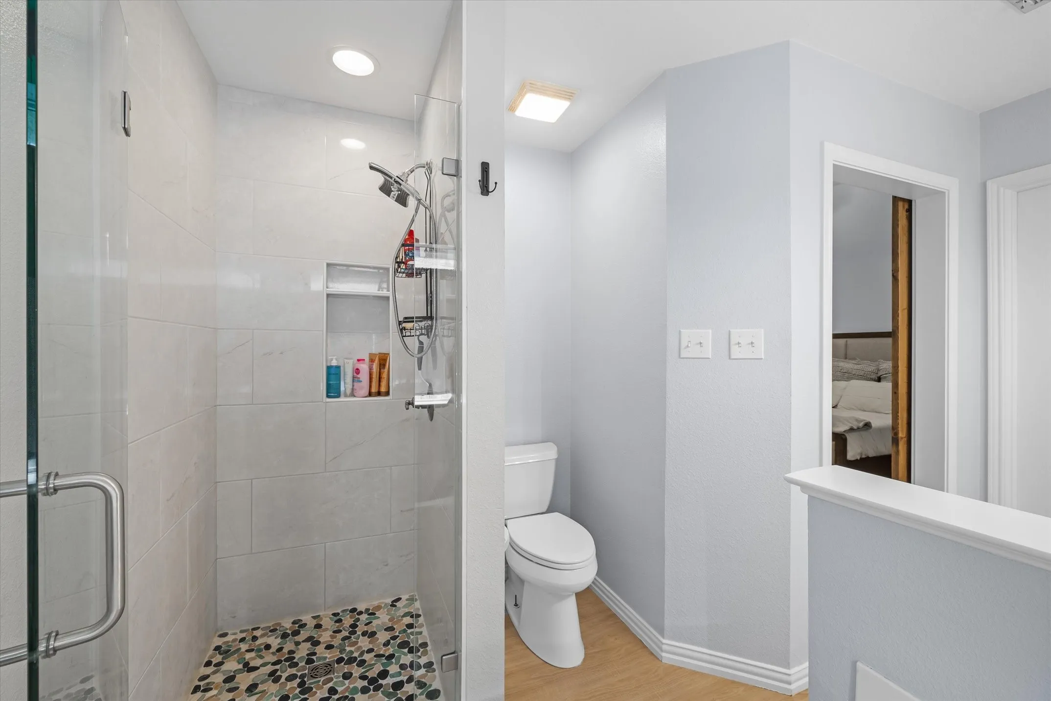 Single Family Residence For Sale in Smith County , 341 Frederick Circle, Flint, Texas 75762, 3 Bedroom, 2 Bathroom, 2 Garage spaces, 1,606 Sqft, built in 2001, mls#21350458, Real Estate Agent in Flint, Homes For Sale in Smith county, Homes For Sale in Flint, Realtor in Flint Texas, Real Estate Brokerage Independent Realty Texas, Luminita Cordes Realtor
