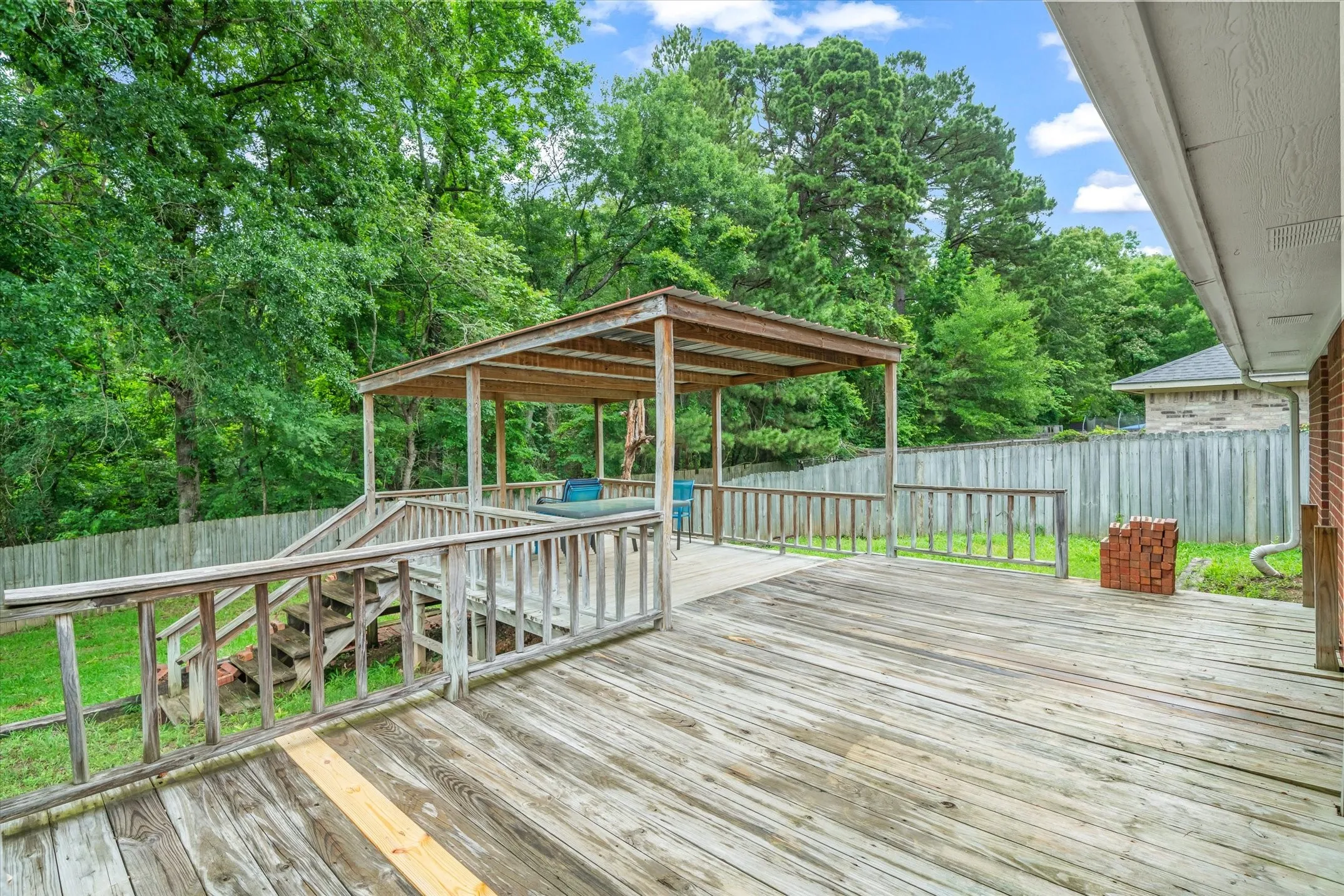 Single Family Residence For Sale in Smith County , 341 Frederick Circle, Flint, Texas 75762, 3 Bedroom, 2 Bathroom, 2 Garage spaces, 1,606 Sqft, built in 2001, mls#21350458, Real Estate Agent in Flint, Homes For Sale in Smith county, Homes For Sale in Flint, Realtor in Flint Texas, Real Estate Brokerage Independent Realty Texas, Luminita Cordes Realtor