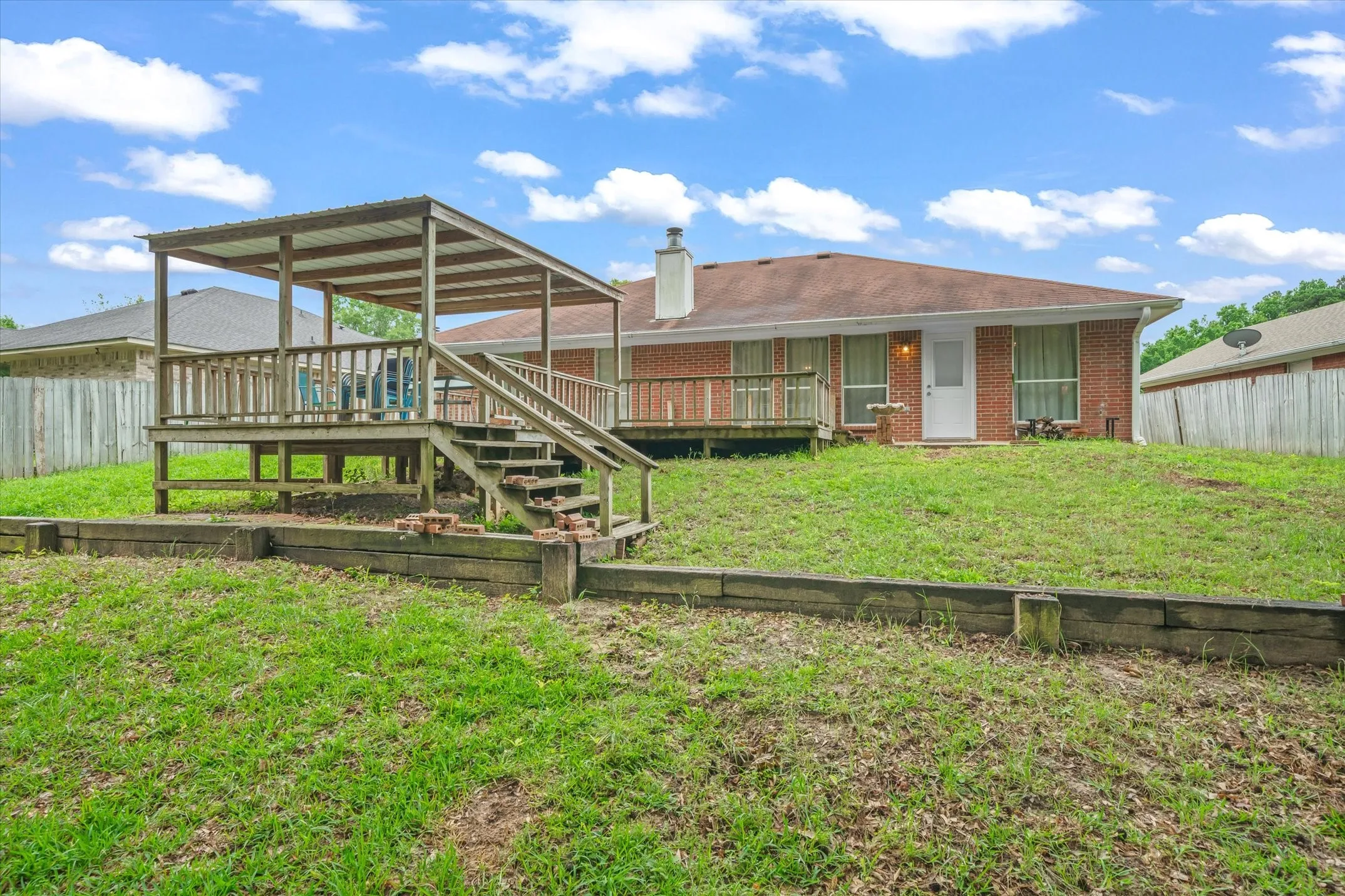 Single Family Residence For Sale in Smith County , 341 Frederick Circle, Flint, Texas 75762, 3 Bedroom, 2 Bathroom, 2 Garage spaces, 1,606 Sqft, built in 2001, mls#21350458, Real Estate Agent in Flint, Homes For Sale in Smith county, Homes For Sale in Flint, Realtor in Flint Texas, Real Estate Brokerage Independent Realty Texas, Luminita Cordes Realtor