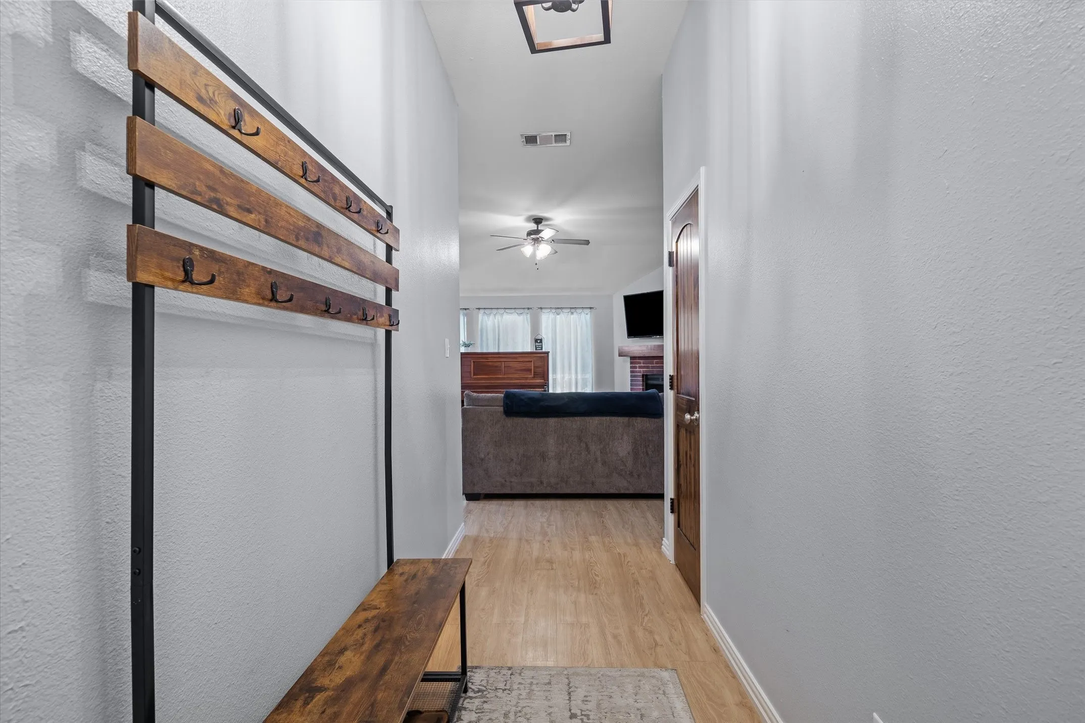 Single Family Residence For Sale in Smith County , 341 Frederick Circle, Flint, Texas 75762, 3 Bedroom, 2 Bathroom, 2 Garage spaces, 1,606 Sqft, built in 2001, mls#21350458, Real Estate Agent in Flint, Homes For Sale in Smith county, Homes For Sale in Flint, Realtor in Flint Texas, Real Estate Brokerage Independent Realty Texas, Luminita Cordes Realtor
