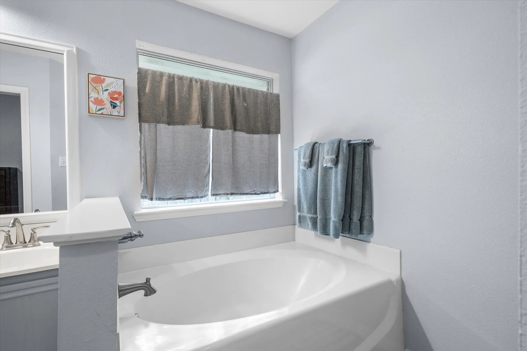 Single Family Residence For Sale in Smith County , 341 Frederick Circle, Flint, Texas 75762, 3 Bedroom, 2 Bathroom, 2 Garage spaces, 1,606 Sqft, built in 2001, mls#21350458, Real Estate Agent in Flint, Homes For Sale in Smith county, Homes For Sale in Flint, Realtor in Flint Texas, Real Estate Brokerage Independent Realty Texas, Luminita Cordes Realtor