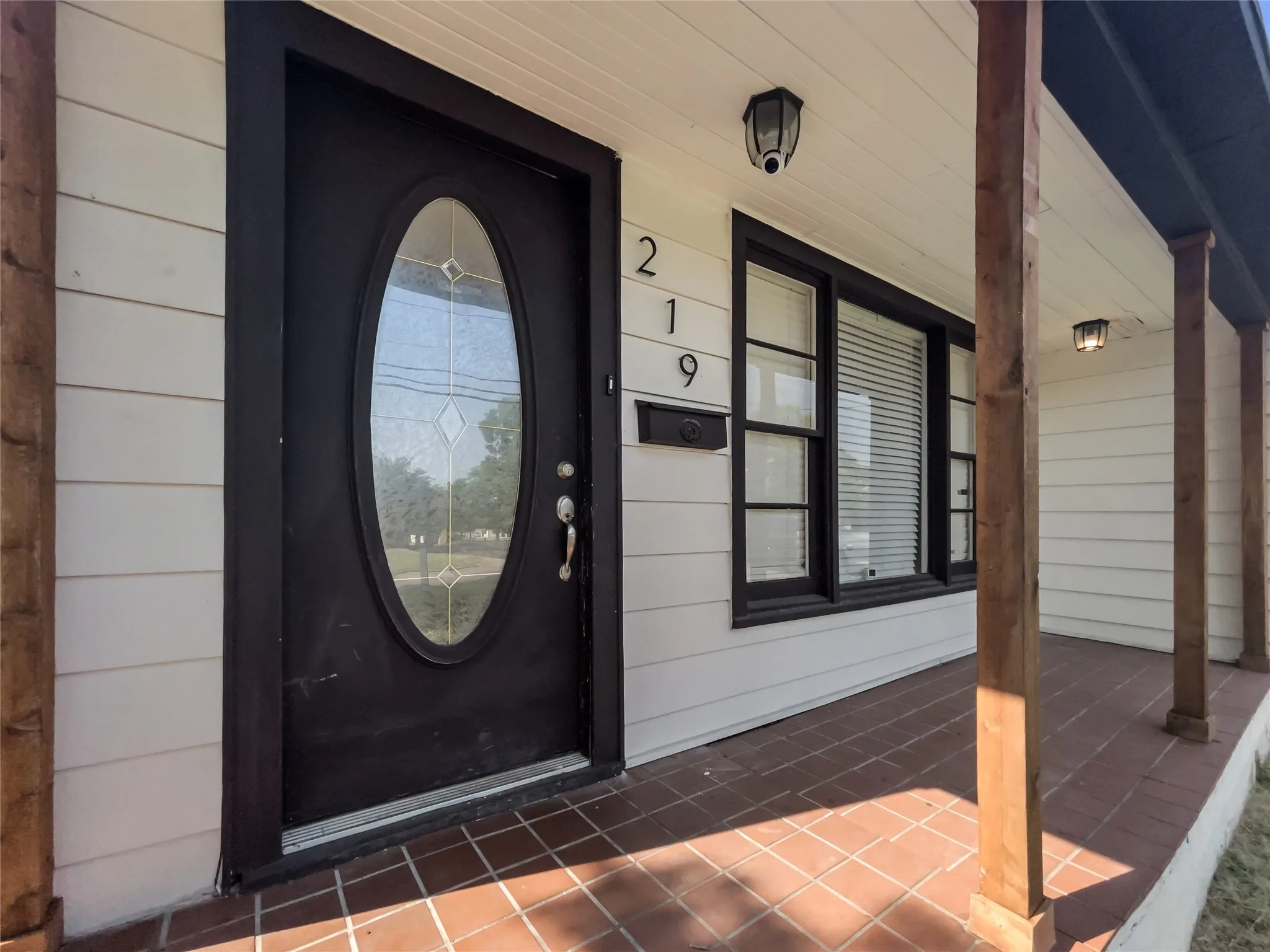 Single Family Residence For Sale in Grayson County , 219 W Taylor Street, Sherman, Texas 75092, 2 Bedroom, 2 Bathroom, Garage spaces, 1,149 Sqft, built in 1951, mls#21350463, Real Estate Agent in Sherman, Homes For Sale in Grayson county, Homes For Sale in Sherman, Realtor in Sherman Texas, Real Estate Brokerage Independent Realty Texas, Luminita Cordes Realtor