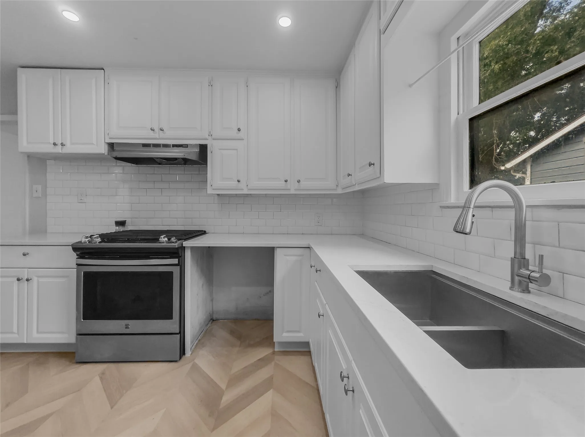 Undermount 60/40 split sink