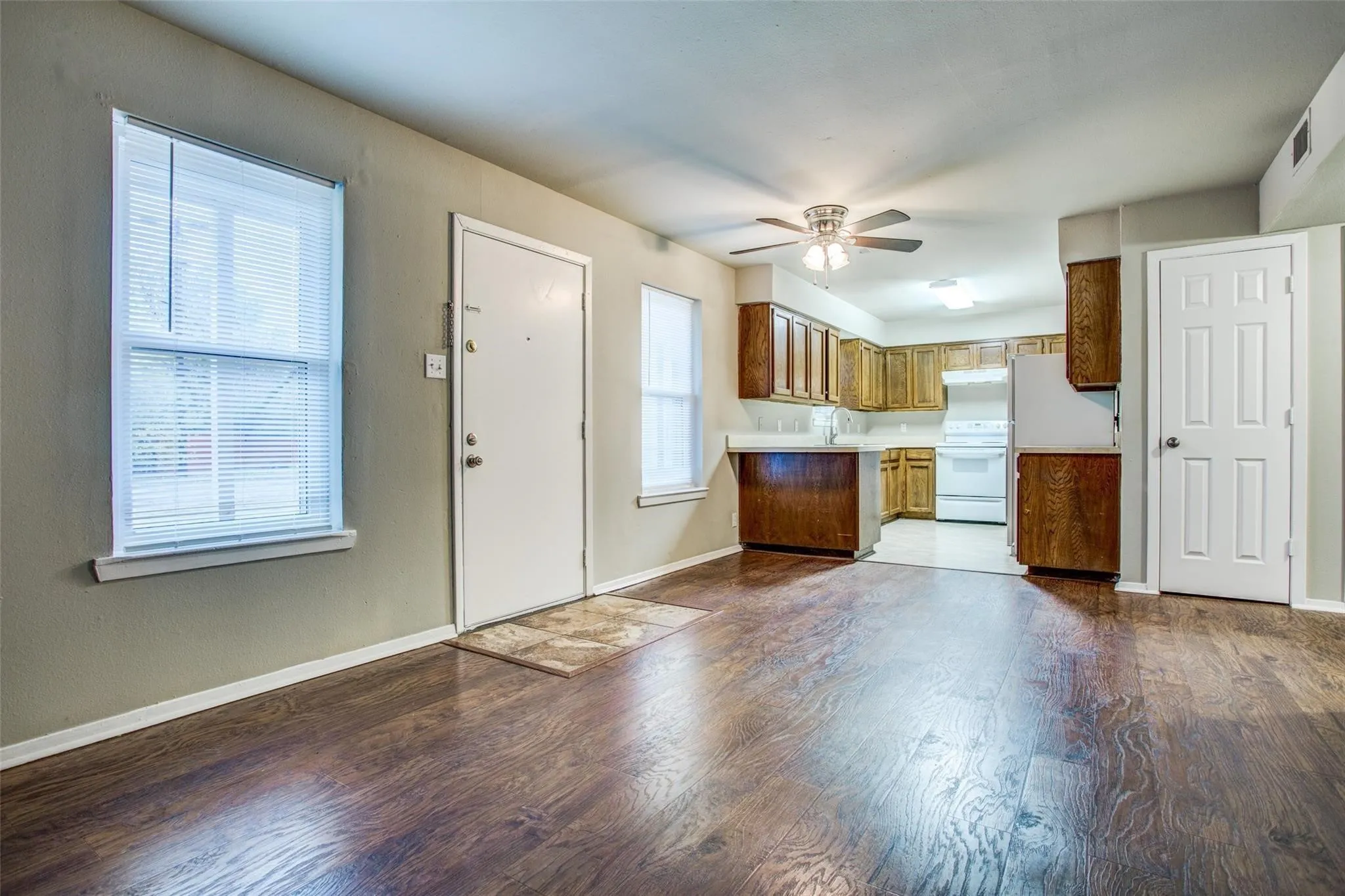 Apartment For Rent in Denton County , 3825 Camelot Street A, Denton, Texas 76209, 2 Bedroom, 1 Bathroom, Garage spaces, 922 Sqft, built in 1983, mls#21350462, Real Estate Agent in Denton, Homes For Rent in Denton county, Homes For Rent in Denton, Realtor in Denton Texas, Real Estate Brokerage Independent Realty Texas, Luminita Cordes Realtor