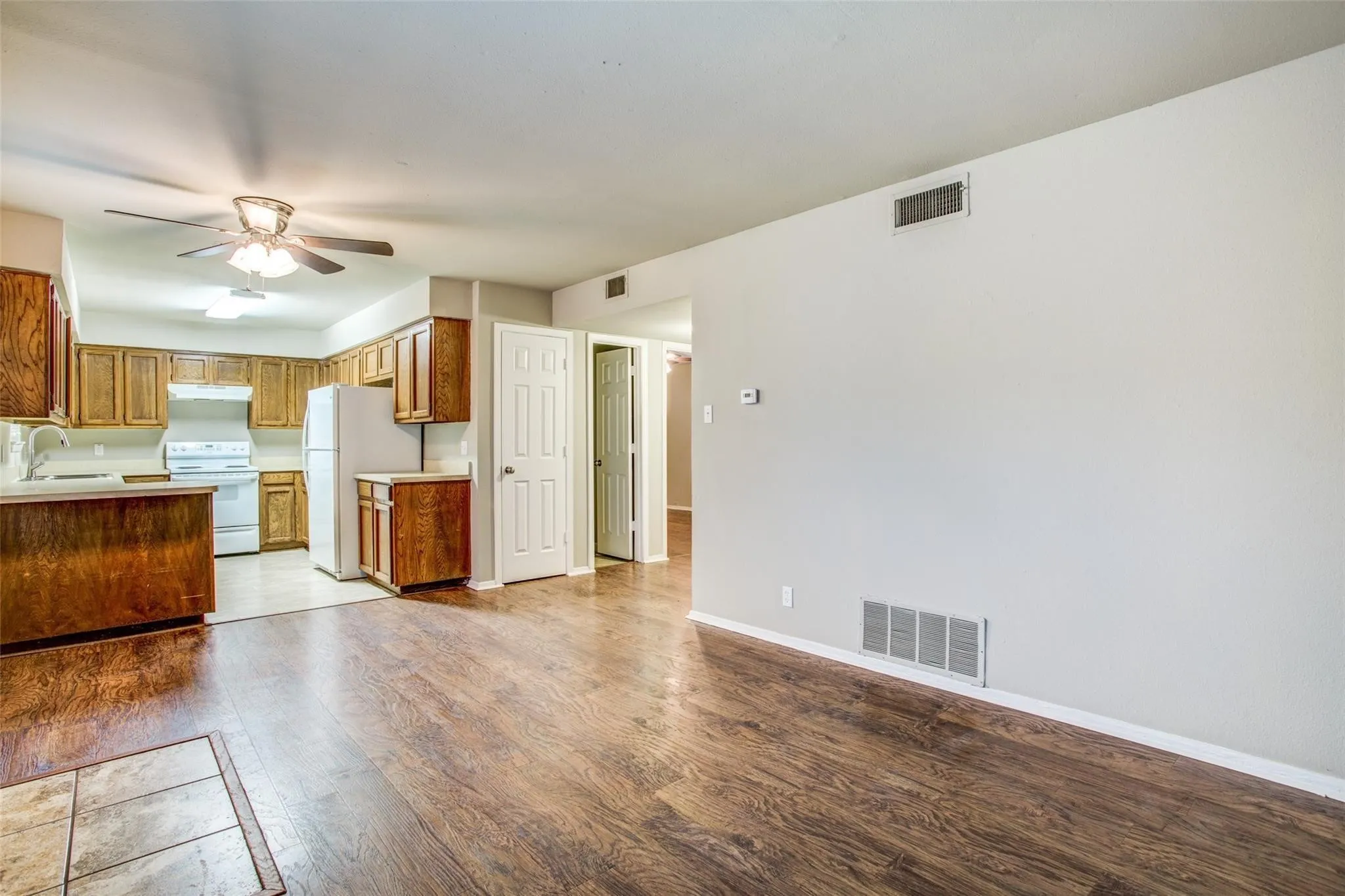 Apartment For Rent in Denton County , 3825 Camelot Street A, Denton, Texas 76209, 2 Bedroom, 1 Bathroom, Garage spaces, 922 Sqft, built in 1983, mls#21350462, Real Estate Agent in Denton, Homes For Rent in Denton county, Homes For Rent in Denton, Realtor in Denton Texas, Real Estate Brokerage Independent Realty Texas, Luminita Cordes Realtor
