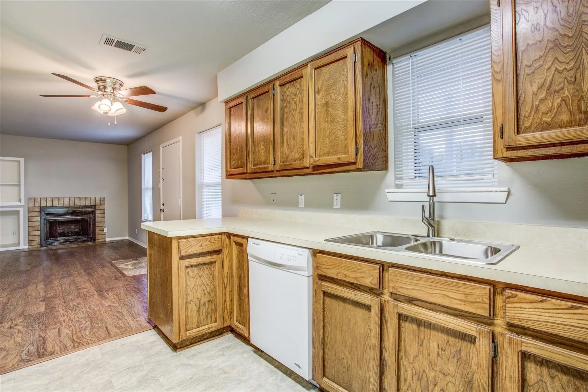 Apartment For Rent in Denton County , 3825 Camelot Street A, Denton, Texas 76209, 2 Bedroom, 1 Bathroom, Garage spaces, 922 Sqft, built in 1983, mls#21350462, Real Estate Agent in Denton, Homes For Rent in Denton county, Homes For Rent in Denton, Realtor in Denton Texas, Real Estate Brokerage Independent Realty Texas, Luminita Cordes Realtor