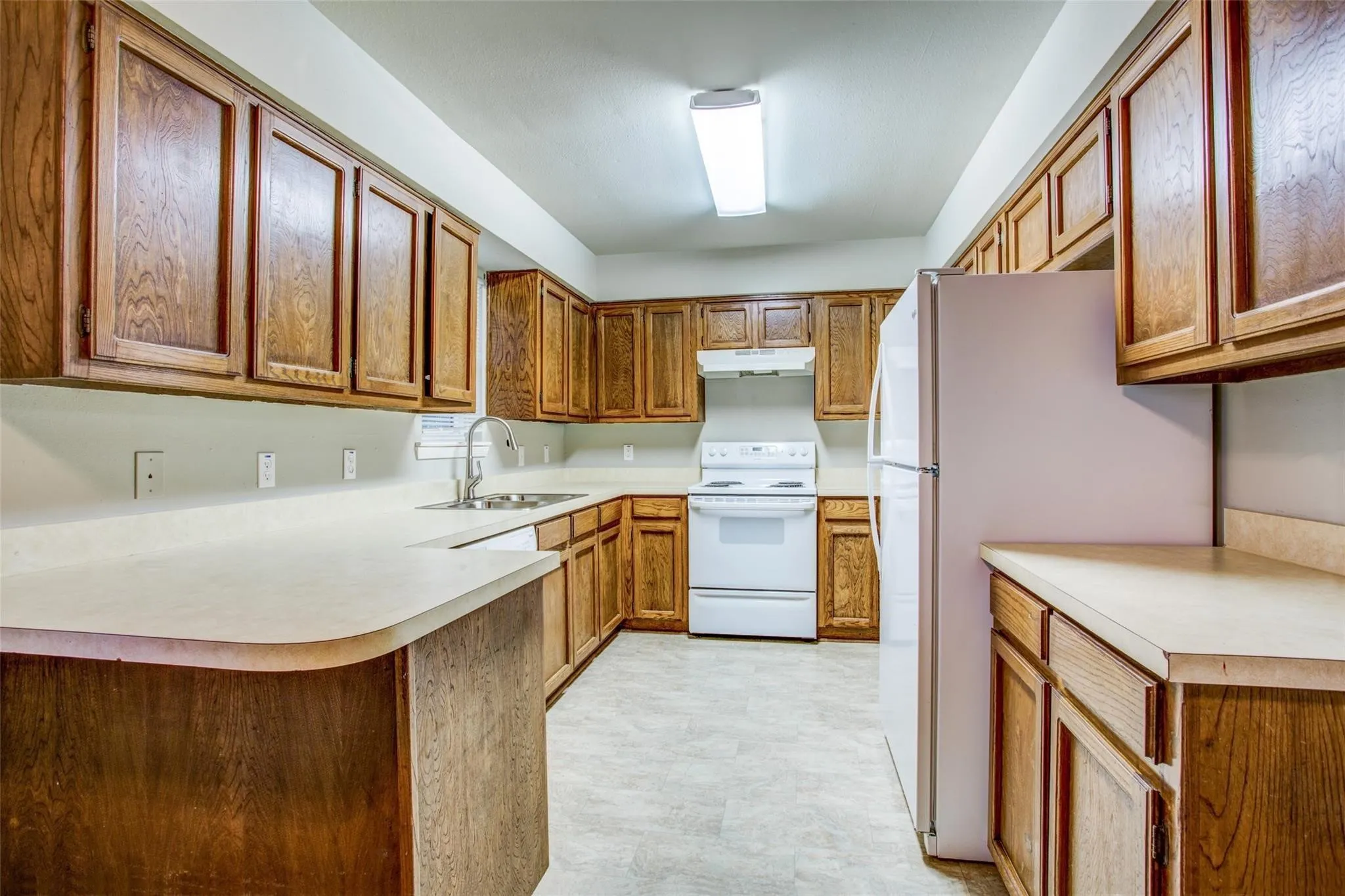 Apartment For Rent in Denton County , 3825 Camelot Street A, Denton, Texas 76209, 2 Bedroom, 1 Bathroom, Garage spaces, 922 Sqft, built in 1983, mls#21350462, Real Estate Agent in Denton, Homes For Rent in Denton county, Homes For Rent in Denton, Realtor in Denton Texas, Real Estate Brokerage Independent Realty Texas, Luminita Cordes Realtor