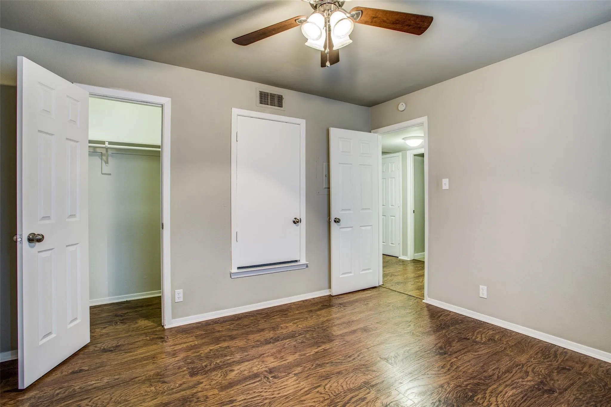 Apartment For Rent in Denton County , 3825 Camelot Street A, Denton, Texas 76209, 2 Bedroom, 1 Bathroom, Garage spaces, 922 Sqft, built in 1983, mls#21350462, Real Estate Agent in Denton, Homes For Rent in Denton county, Homes For Rent in Denton, Realtor in Denton Texas, Real Estate Brokerage Independent Realty Texas, Luminita Cordes Realtor