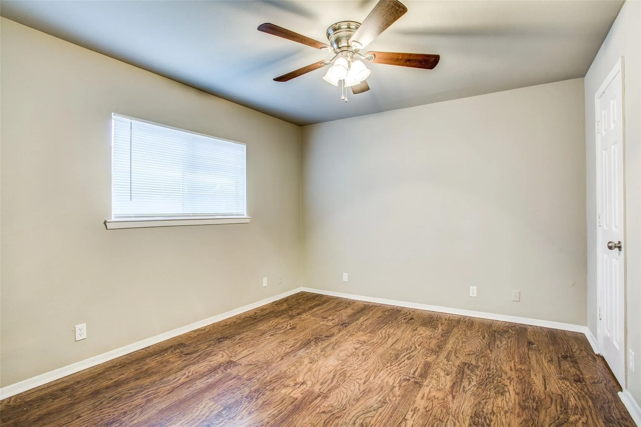Apartment For Rent in Denton County , 3825 Camelot Street A, Denton, Texas 76209, 2 Bedroom, 1 Bathroom, Garage spaces, 922 Sqft, built in 1983, mls#21350462, Real Estate Agent in Denton, Homes For Rent in Denton county, Homes For Rent in Denton, Realtor in Denton Texas, Real Estate Brokerage Independent Realty Texas, Luminita Cordes Realtor