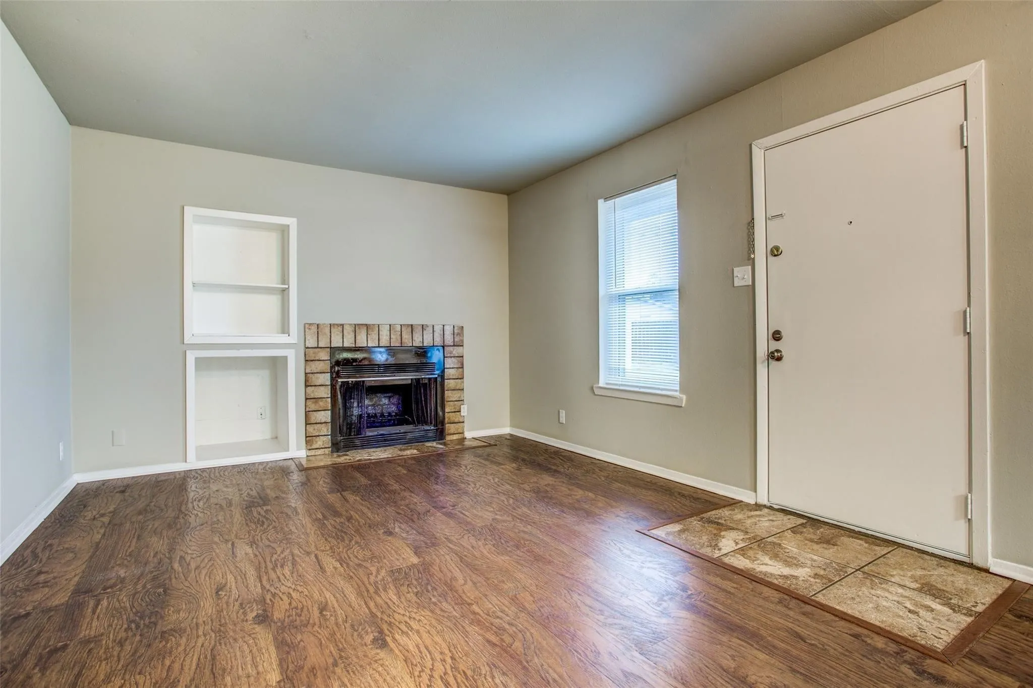 Apartment For Rent in Denton County , 3825 Camelot Street A, Denton, Texas 76209, 2 Bedroom, 1 Bathroom, Garage spaces, 922 Sqft, built in 1983, mls#21350462, Real Estate Agent in Denton, Homes For Rent in Denton county, Homes For Rent in Denton, Realtor in Denton Texas, Real Estate Brokerage Independent Realty Texas, Luminita Cordes Realtor