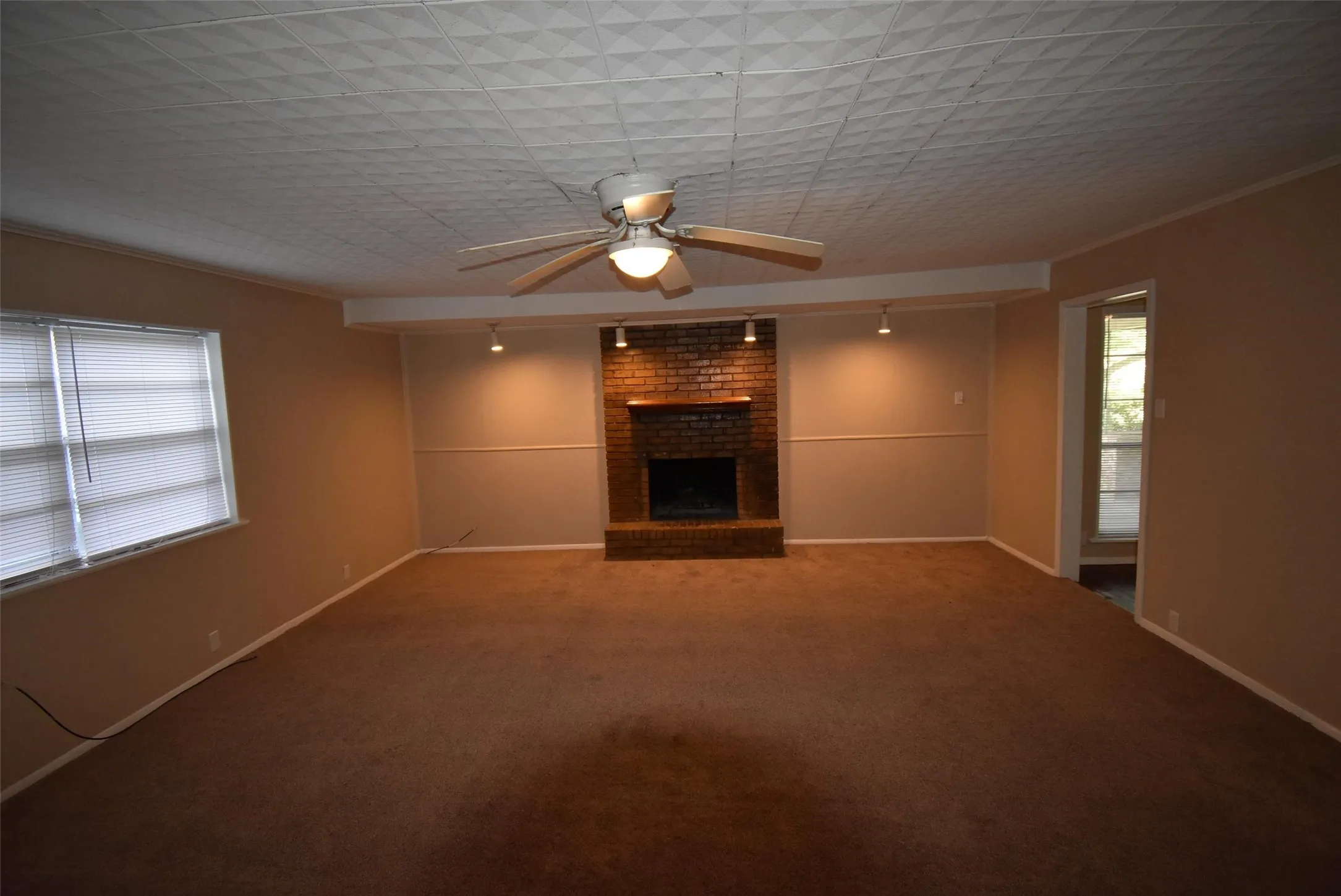 Single Family Residence For Rent in Grayson County , 804 S Burdette Avenue, Sherman, Texas 75090, 3 Bedroom, 2 Bathroom, Garage spaces, 1,508 Sqft, built in 1960, Price $1,350, mls#21350479, Real Estate Agent in Sherman, Homes For Rent in Grayson county, Homes For Rent in Sherman, Realtor in Sherman Texas, Real Estate Brokerage Independent Realty Texas, Luminita Cordes Realtor