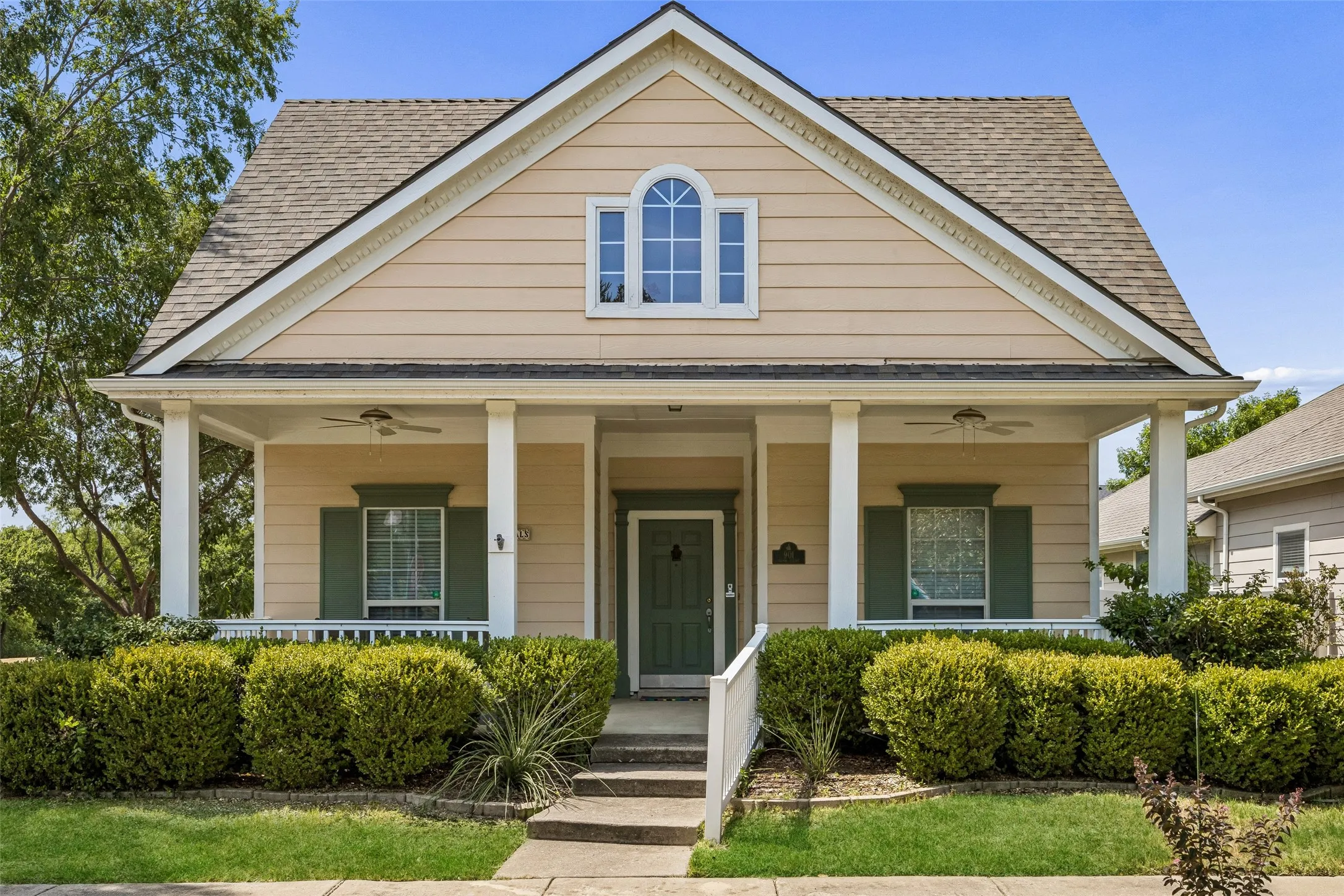 Single Family Residence For Sale in Denton County , 901 Wenk Drive, Aubrey, Texas 76227, 3 Bedroom, 2 Bathroom, 2 Garage spaces, 1,759 Sqft, built in 2005, mls#21348798, Real Estate Agent in Aubrey, Homes For Sale in Denton county, Homes For Sale in Aubrey, Realtor in Aubrey Texas, Real Estate Brokerage Independent Realty Texas, Luminita Cordes Realtor