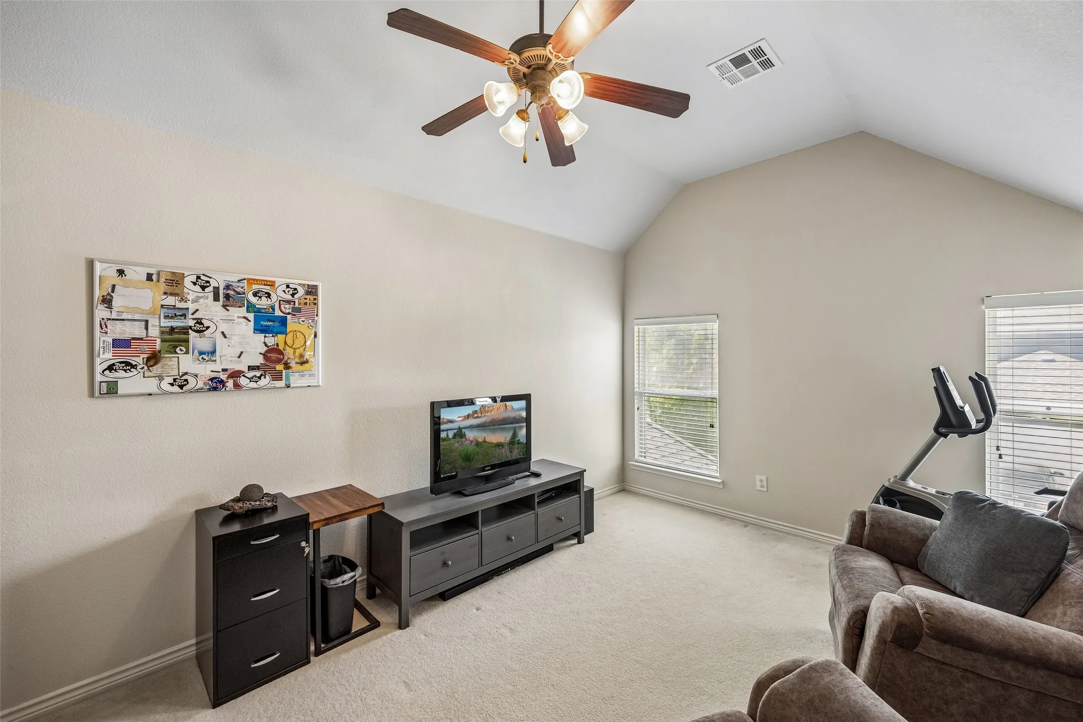 Single Family Residence For Sale in Denton County , 901 Wenk Drive, Aubrey, Texas 76227, 3 Bedroom, 2 Bathroom, 2 Garage spaces, 1,759 Sqft, built in 2005, mls#21348798, Real Estate Agent in Aubrey, Homes For Sale in Denton county, Homes For Sale in Aubrey, Realtor in Aubrey Texas, Real Estate Brokerage Independent Realty Texas, Luminita Cordes Realtor