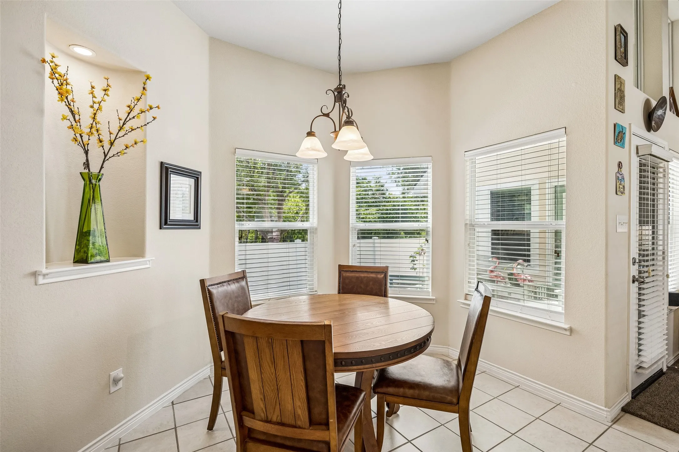 Single Family Residence For Sale in Denton County , 901 Wenk Drive, Aubrey, Texas 76227, 3 Bedroom, 2 Bathroom, 2 Garage spaces, 1,759 Sqft, built in 2005, mls#21348798, Real Estate Agent in Aubrey, Homes For Sale in Denton county, Homes For Sale in Aubrey, Realtor in Aubrey Texas, Real Estate Brokerage Independent Realty Texas, Luminita Cordes Realtor