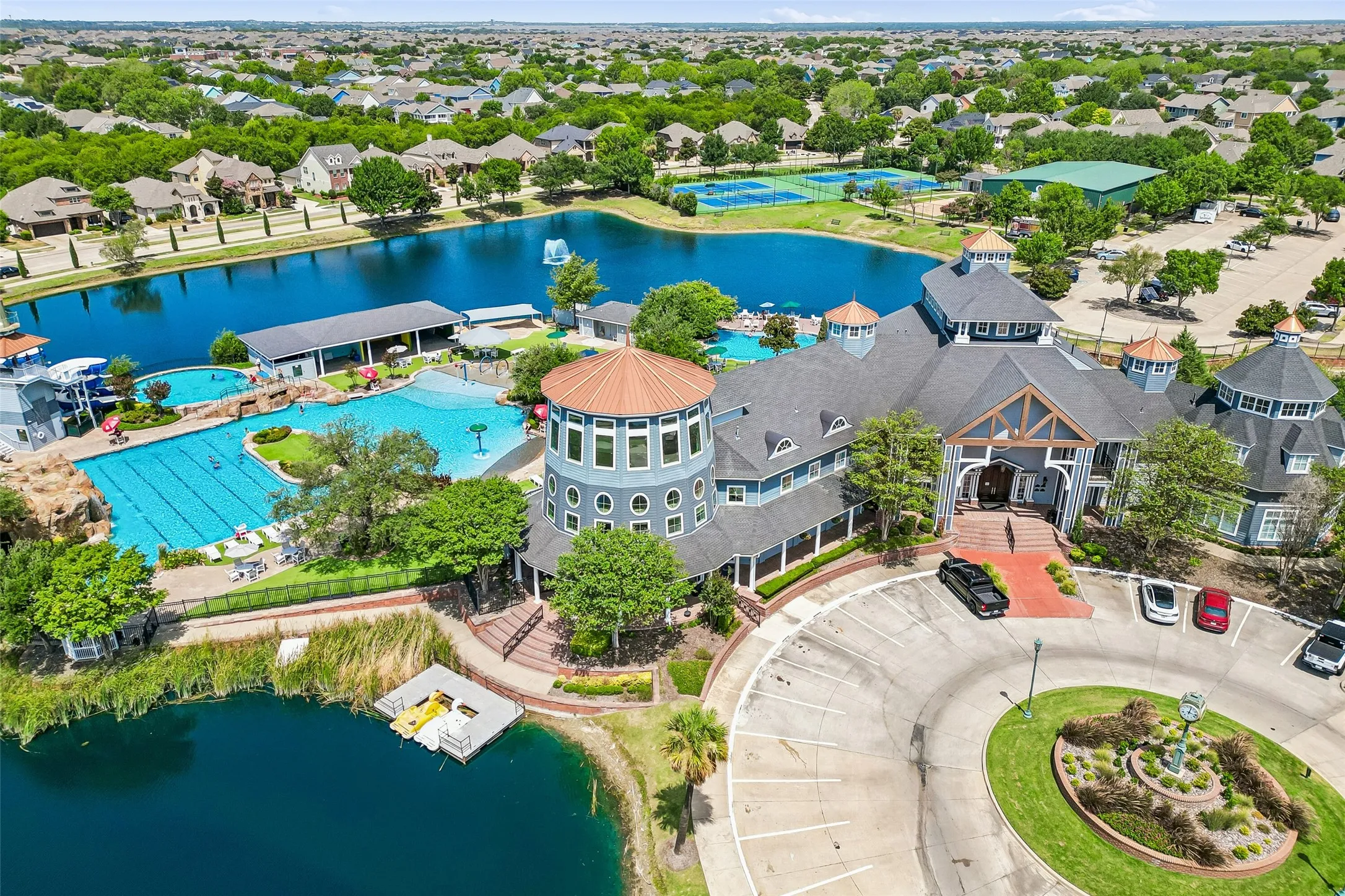 Single Family Residence For Sale in Denton County , 901 Wenk Drive, Aubrey, Texas 76227, 3 Bedroom, 2 Bathroom, 2 Garage spaces, 1,759 Sqft, built in 2005, mls#21348798, Real Estate Agent in Aubrey, Homes For Sale in Denton county, Homes For Sale in Aubrey, Realtor in Aubrey Texas, Real Estate Brokerage Independent Realty Texas, Luminita Cordes Realtor