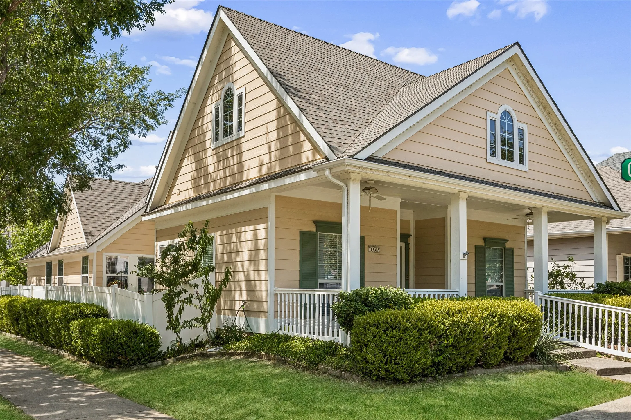 Single Family Residence For Sale in Denton County , 901 Wenk Drive, Aubrey, Texas 76227, 3 Bedroom, 2 Bathroom, 2 Garage spaces, 1,759 Sqft, built in 2005, mls#21348798, Real Estate Agent in Aubrey, Homes For Sale in Denton county, Homes For Sale in Aubrey, Realtor in Aubrey Texas, Real Estate Brokerage Independent Realty Texas, Luminita Cordes Realtor