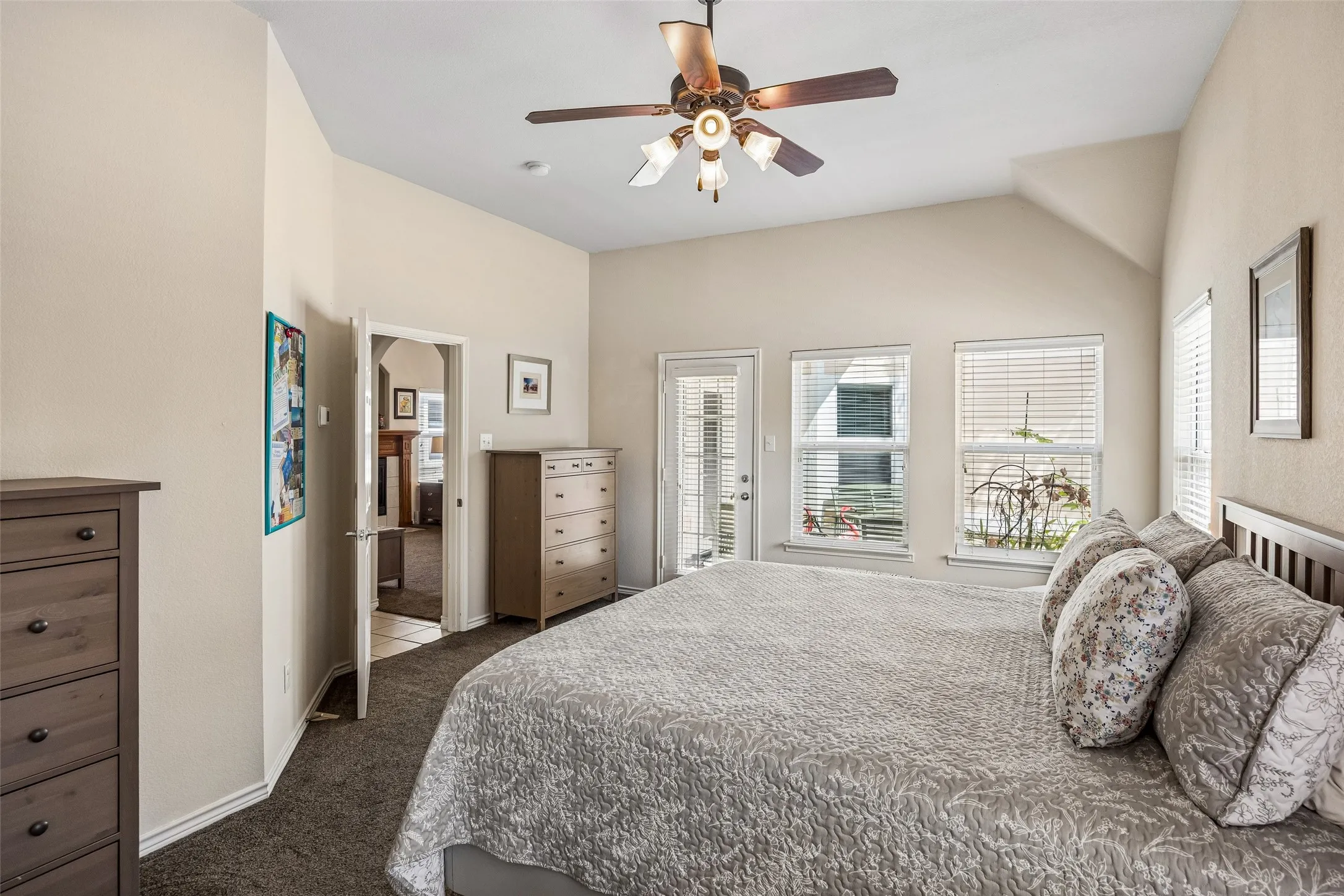 Single Family Residence For Sale in Denton County , 901 Wenk Drive, Aubrey, Texas 76227, 3 Bedroom, 2 Bathroom, 2 Garage spaces, 1,759 Sqft, built in 2005, mls#21348798, Real Estate Agent in Aubrey, Homes For Sale in Denton county, Homes For Sale in Aubrey, Realtor in Aubrey Texas, Real Estate Brokerage Independent Realty Texas, Luminita Cordes Realtor