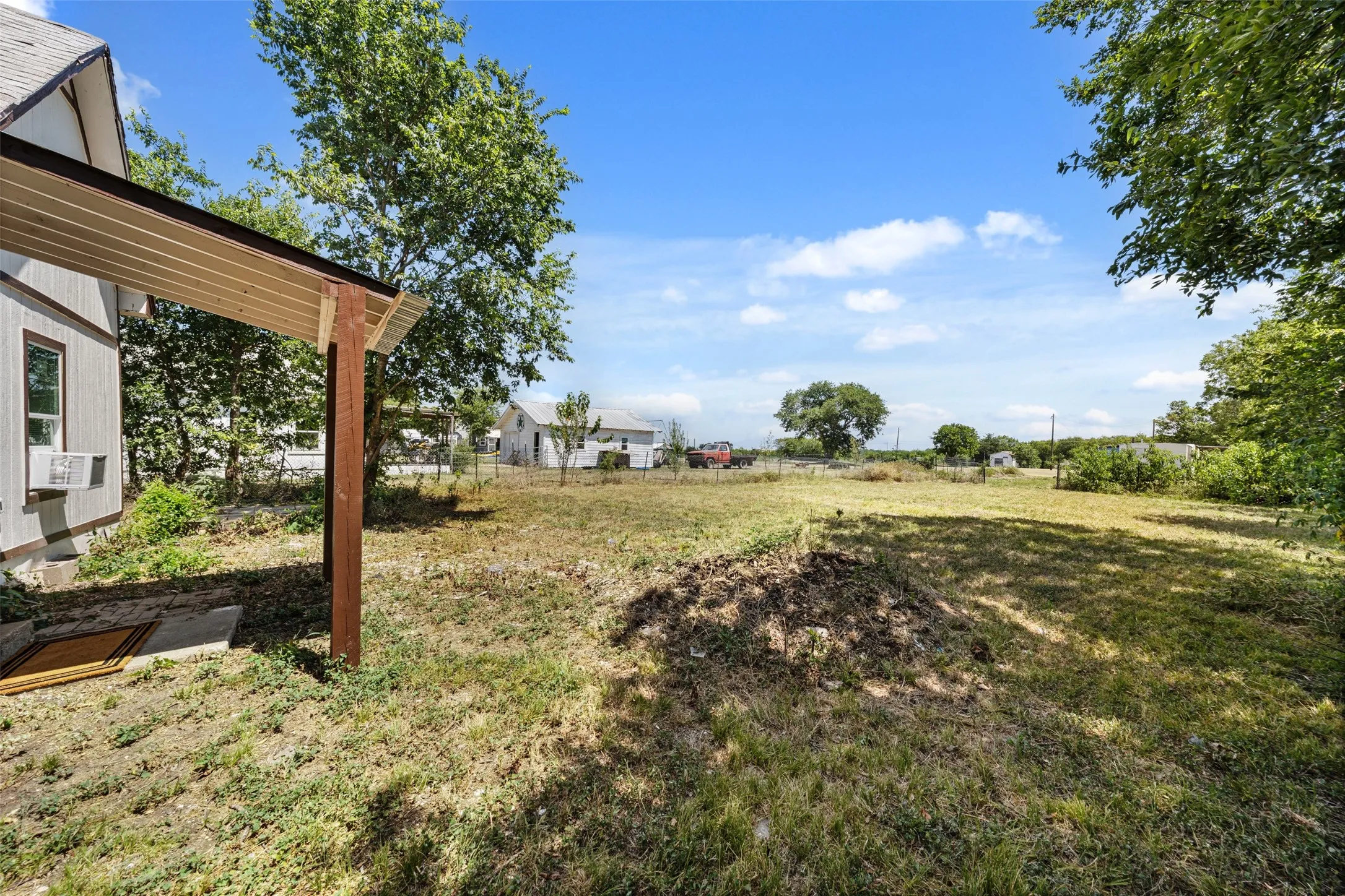 Single Family Residence For Sale in Mc Lennan County , 404 Eagle Drive, Eddy, Texas 76524, 2 Bedroom, 1 Bathroom, Garage spaces, 1,036 Sqft, built in 1930, mls#21341050, Real Estate Agent in Eddy, Homes For Sale in Mc Lennan county, Homes For Sale in Eddy, Realtor in Eddy Texas, Real Estate Brokerage Independent Realty Texas, Luminita Cordes Realtor